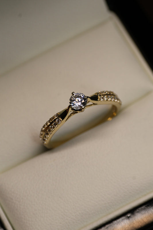 Anillo en Oro Amarillo 10k con Circonias Mod.15941