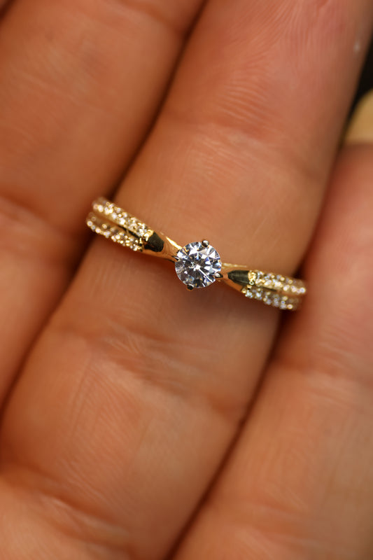 Anillo en Oro Amarillo 10k con Circonias Mod.15941