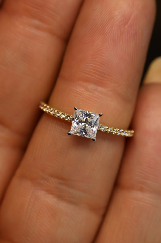 Anillo en Oro Amarillo 10k con Circonias Mod.15947