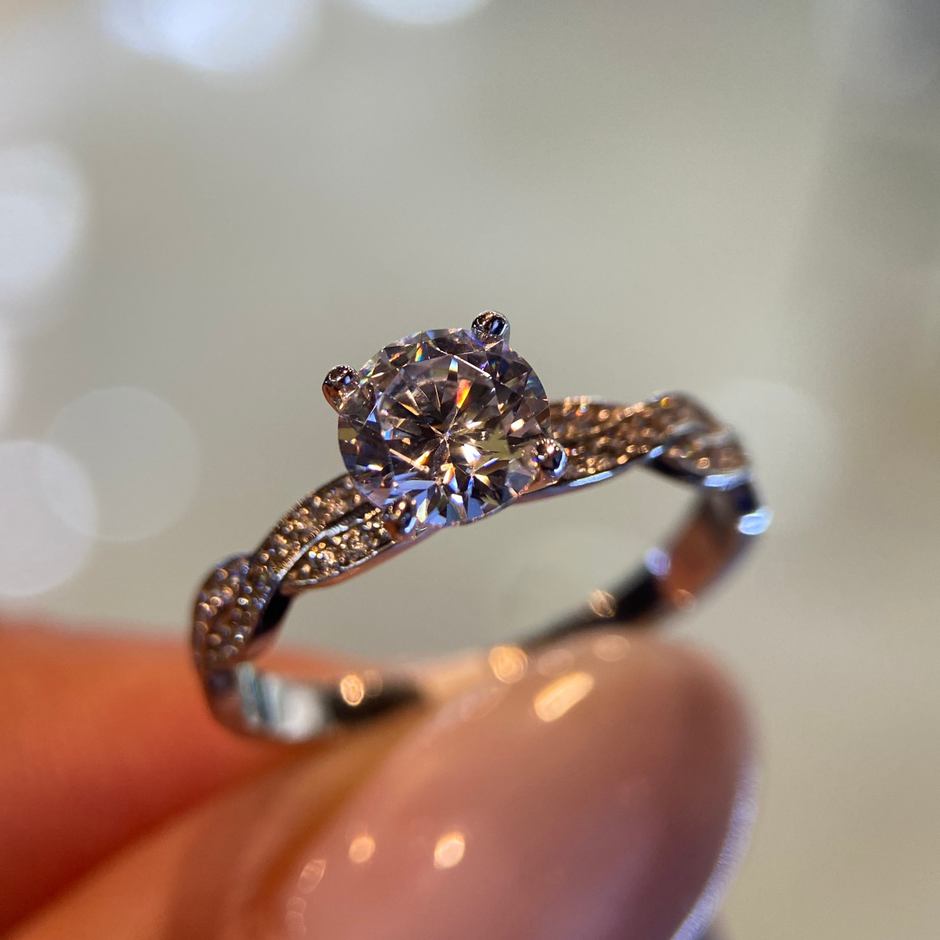 Anillo de compromiso en oro