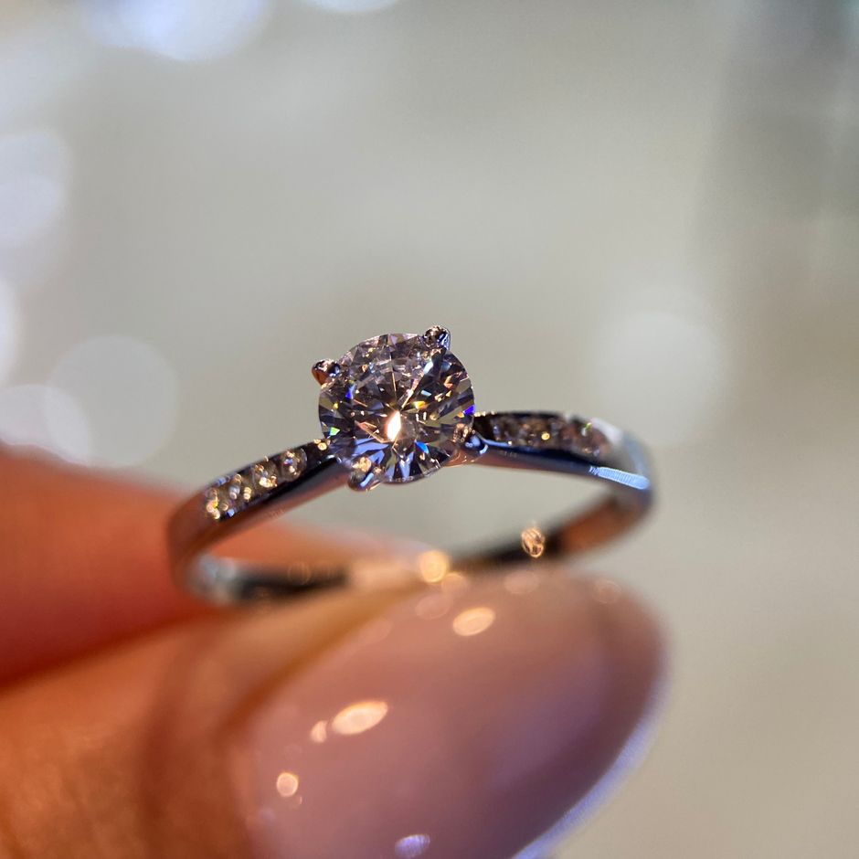 Anillo de compromiso en oro