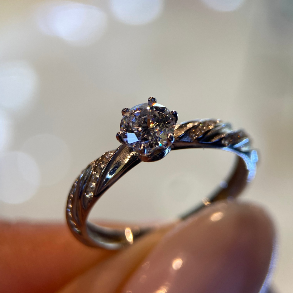 Anillo de compromiso en oro