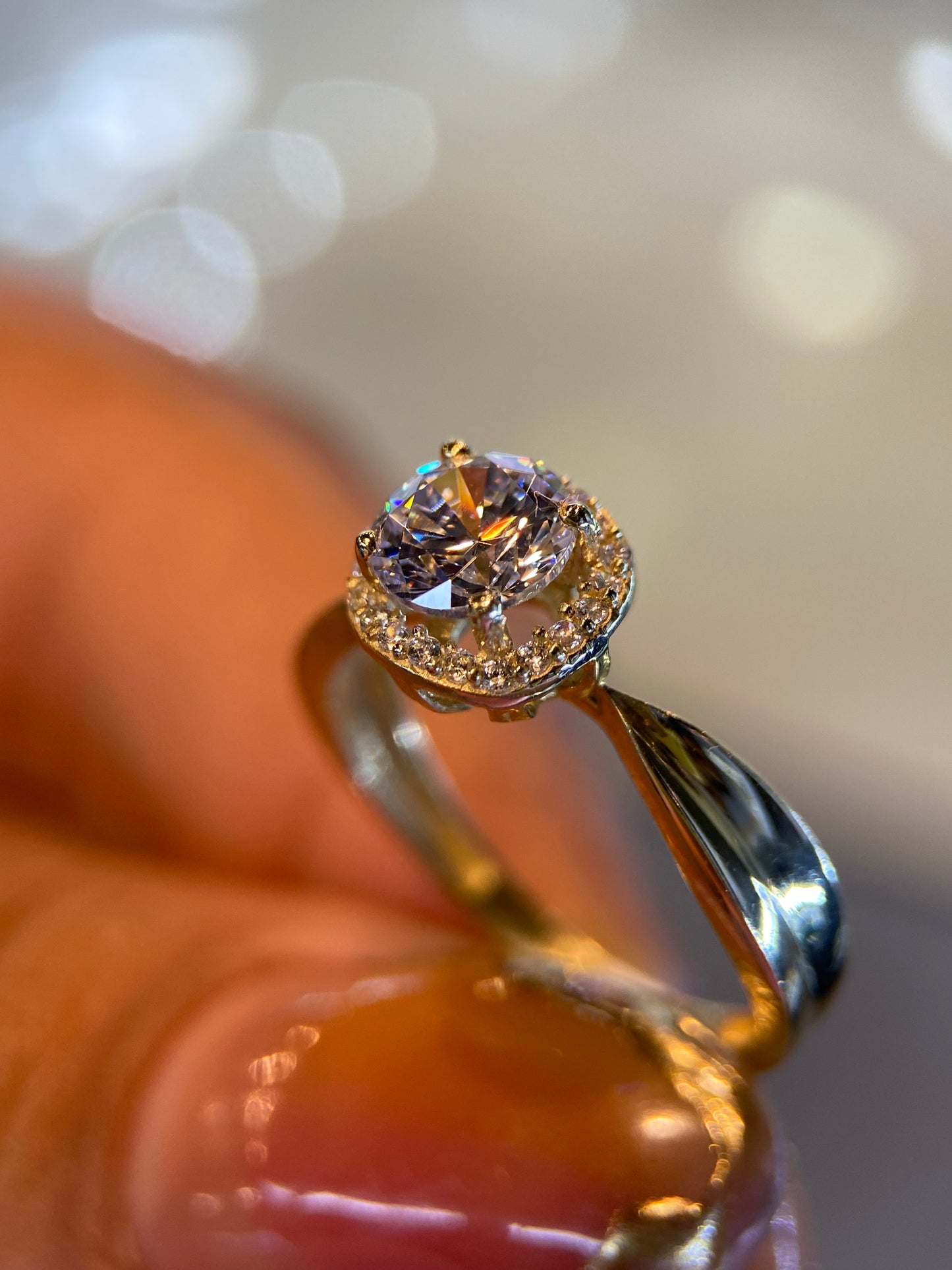 Anillo de compromiso en oro