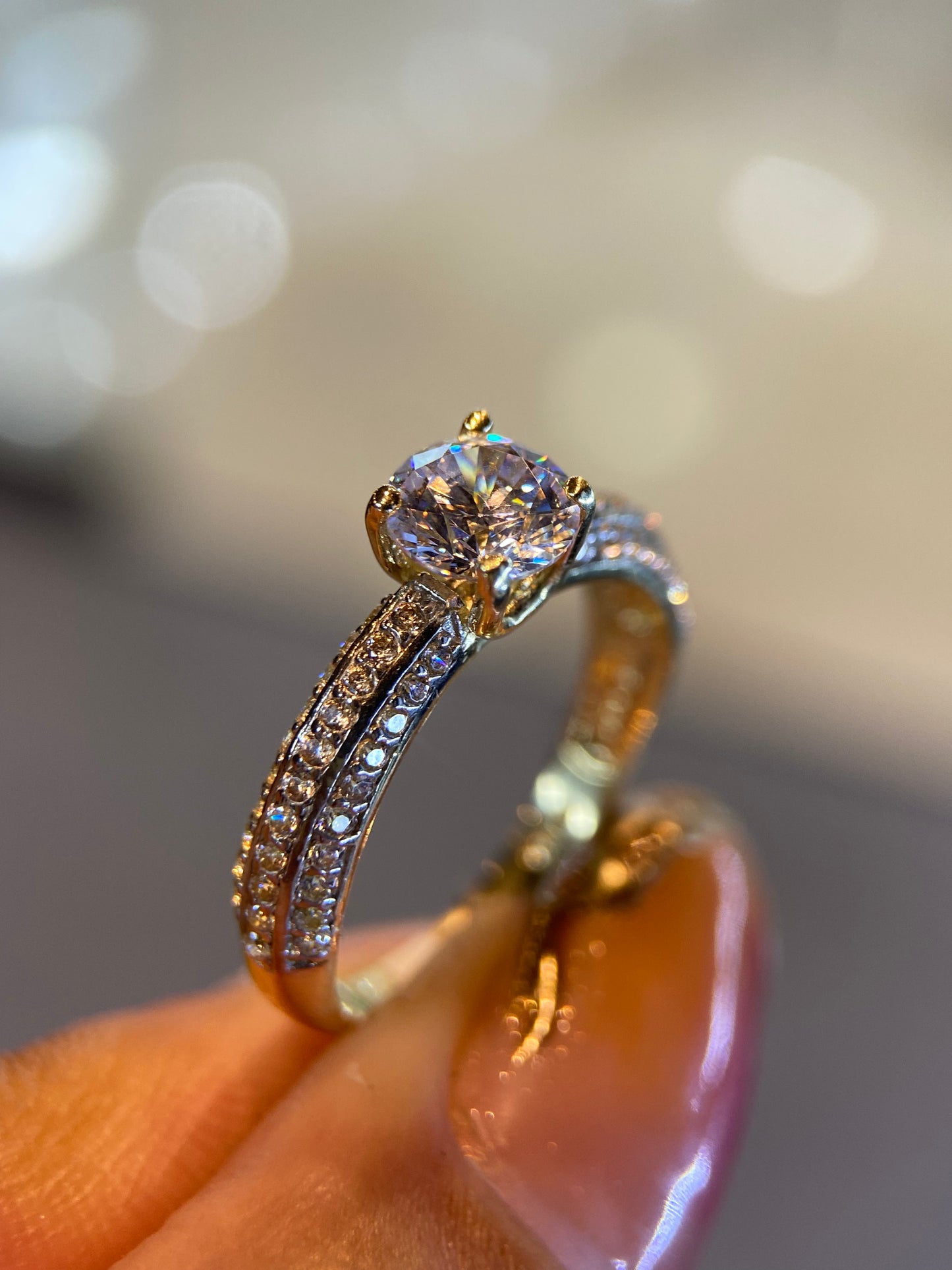 Anillo de compromiso en oro