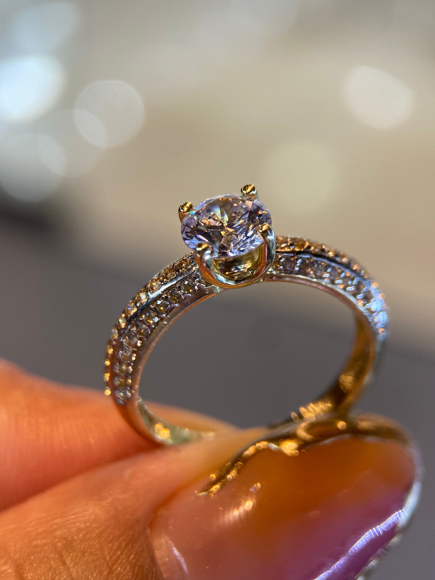 Anillo de compromiso en oro