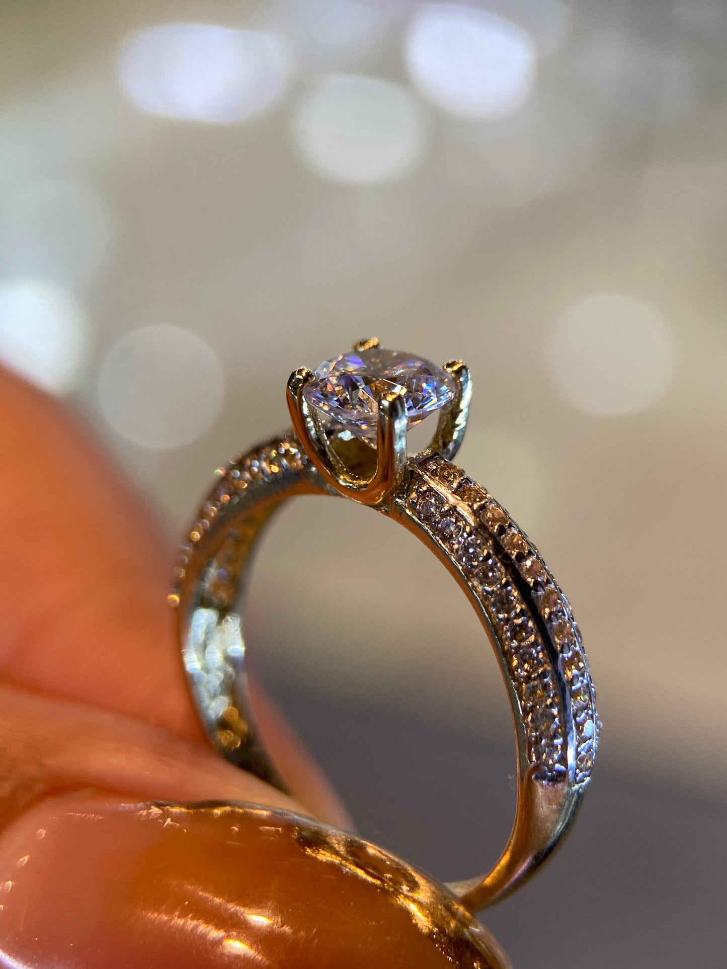Anillo de compromiso en oro