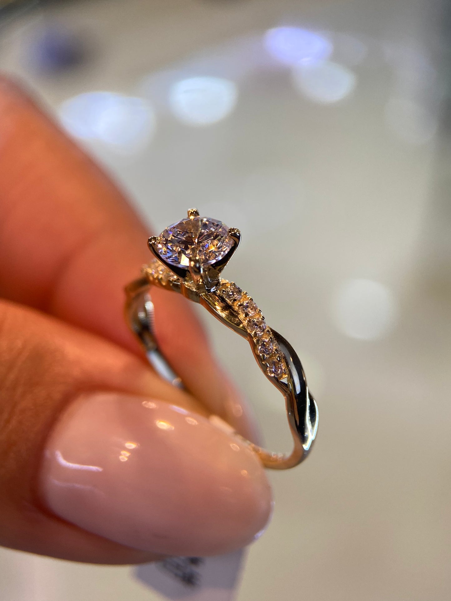 Anillo de compromiso en oro