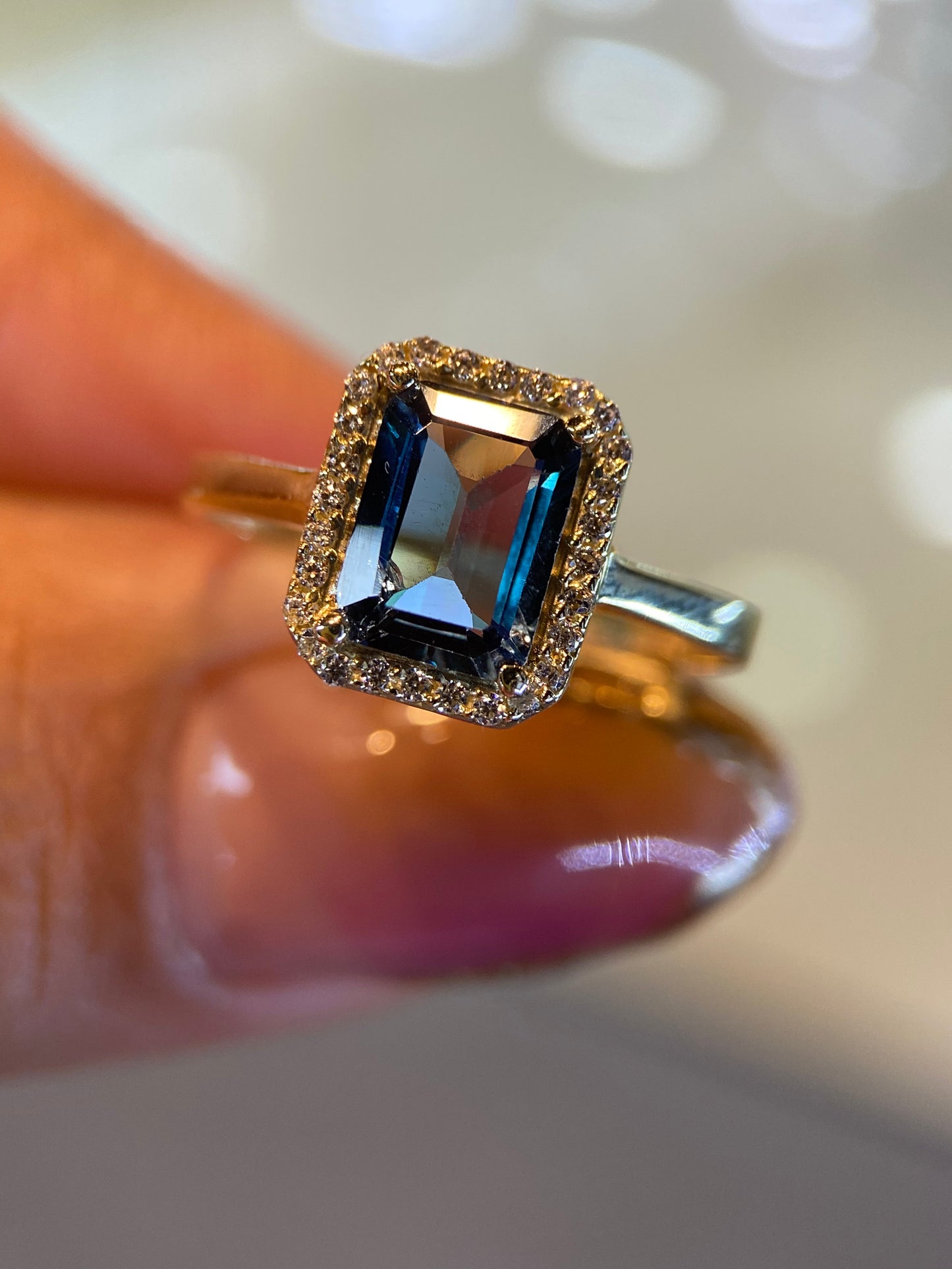 Anillo de compromiso en oro