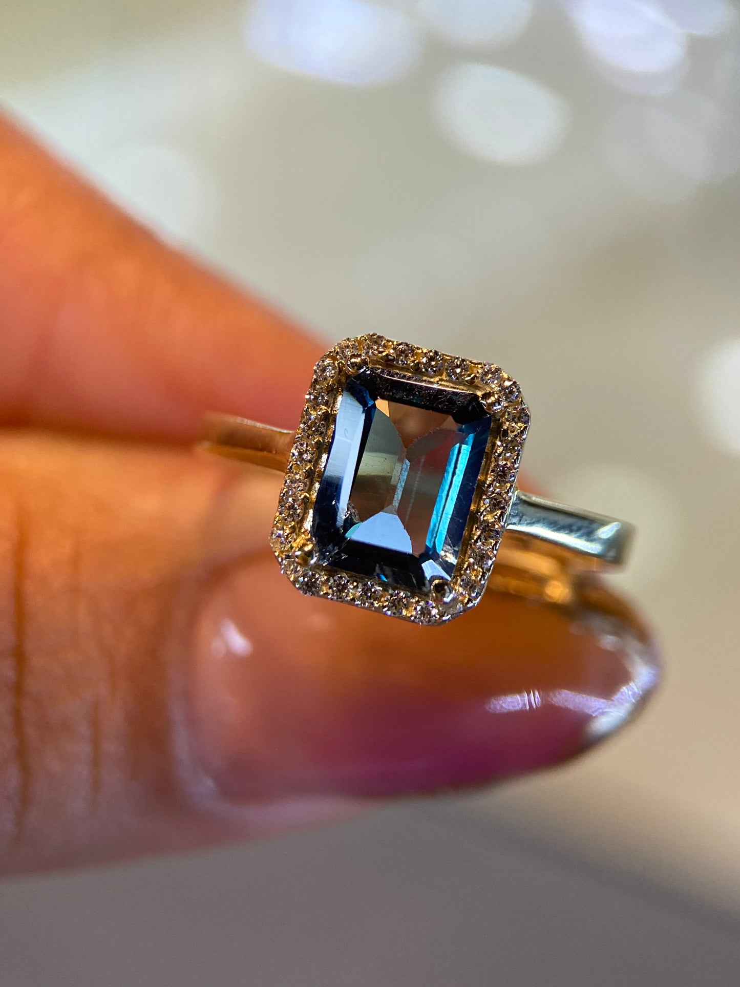 Anillo de compromiso en oro