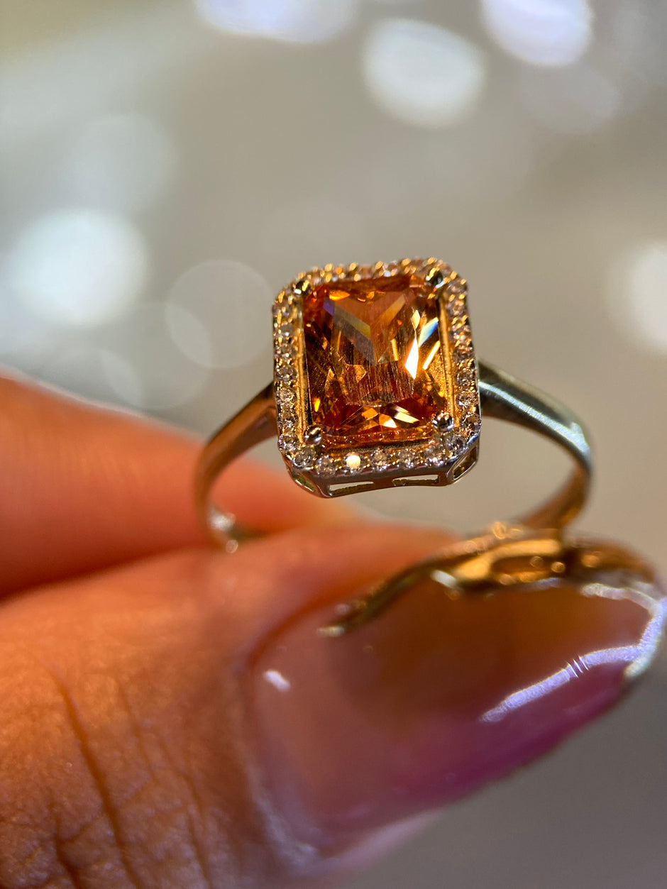 Anillo Camila en oro amarillo 10k con circonias