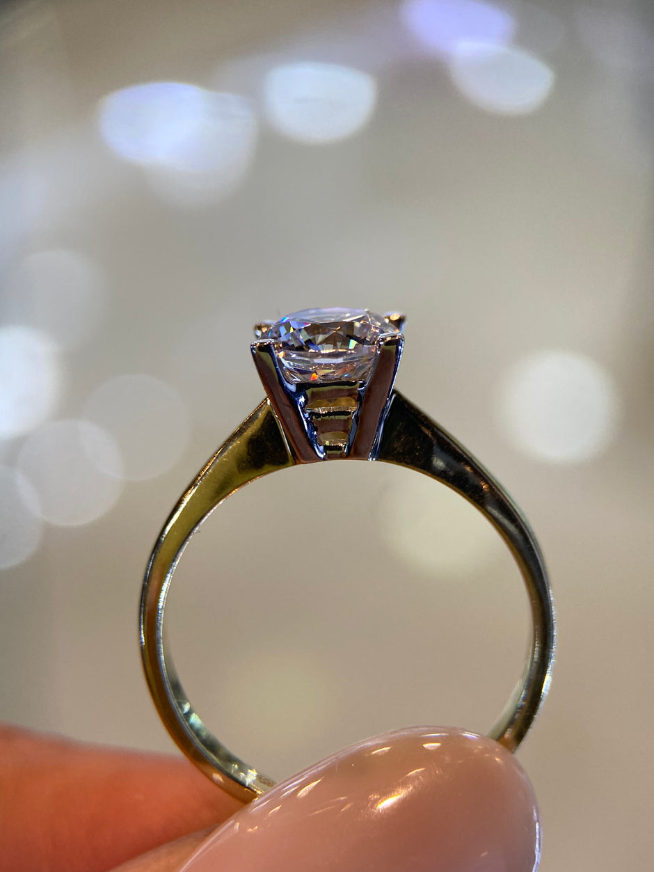 Anillo Abril en Oro Amarillo 14k Mod. 15582