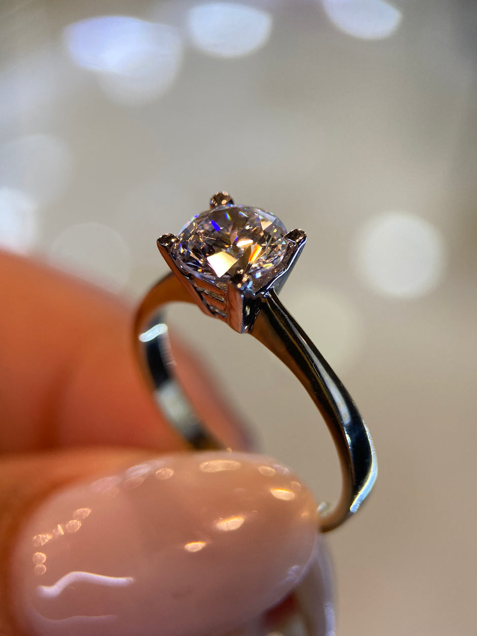 Anillo Abril en Oro 1.00 ct