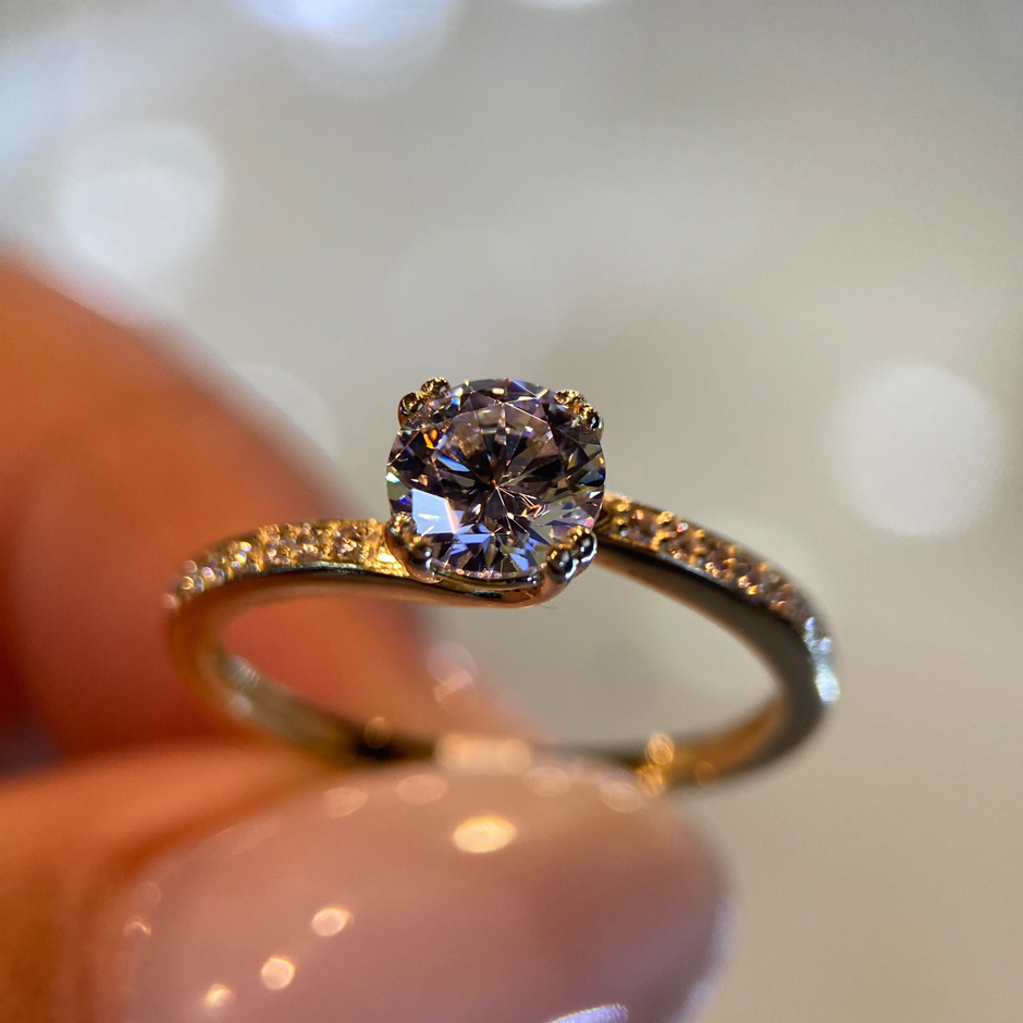 Anillo de compromiso en oro