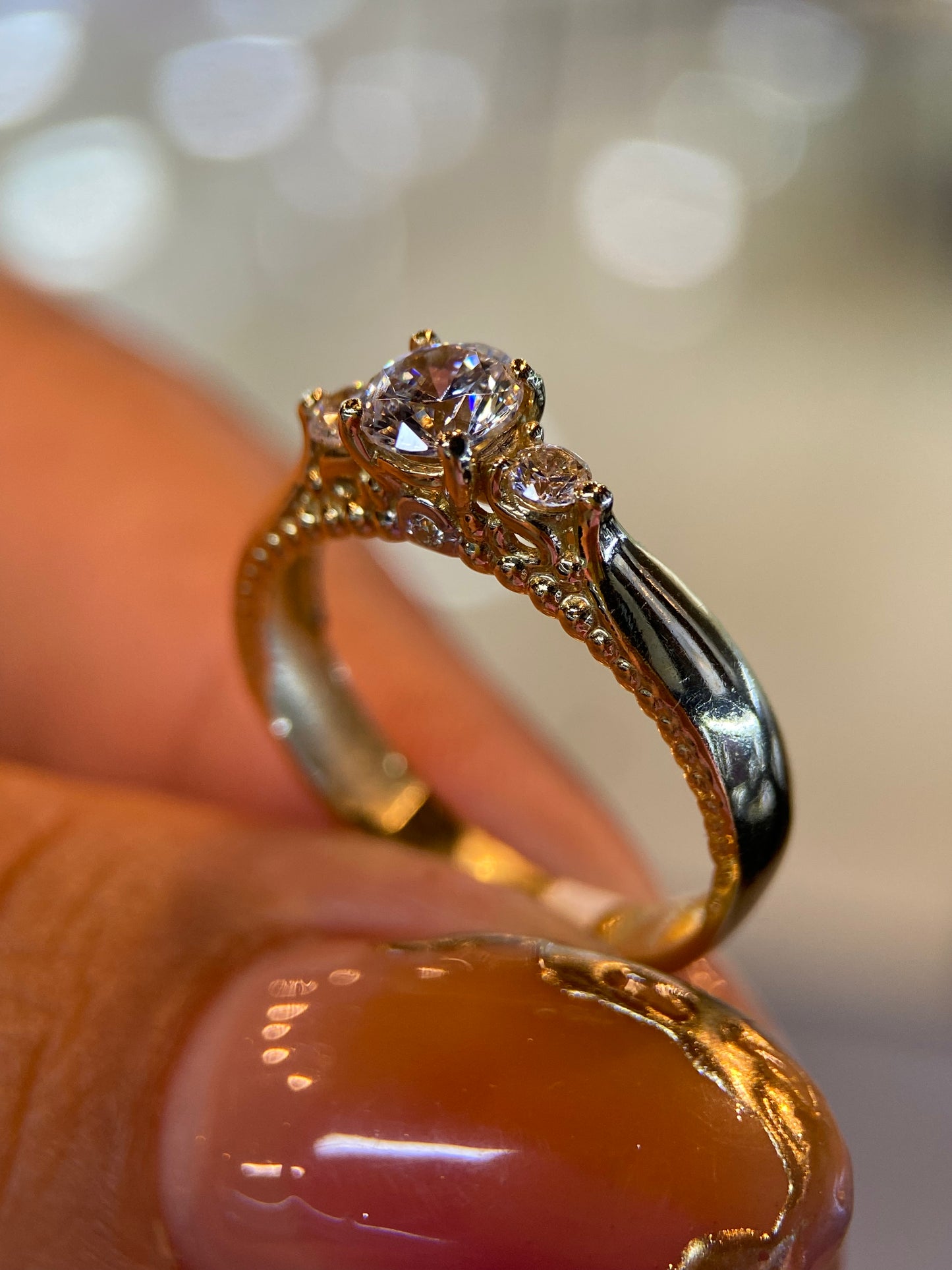 Anillo de compromiso en oro