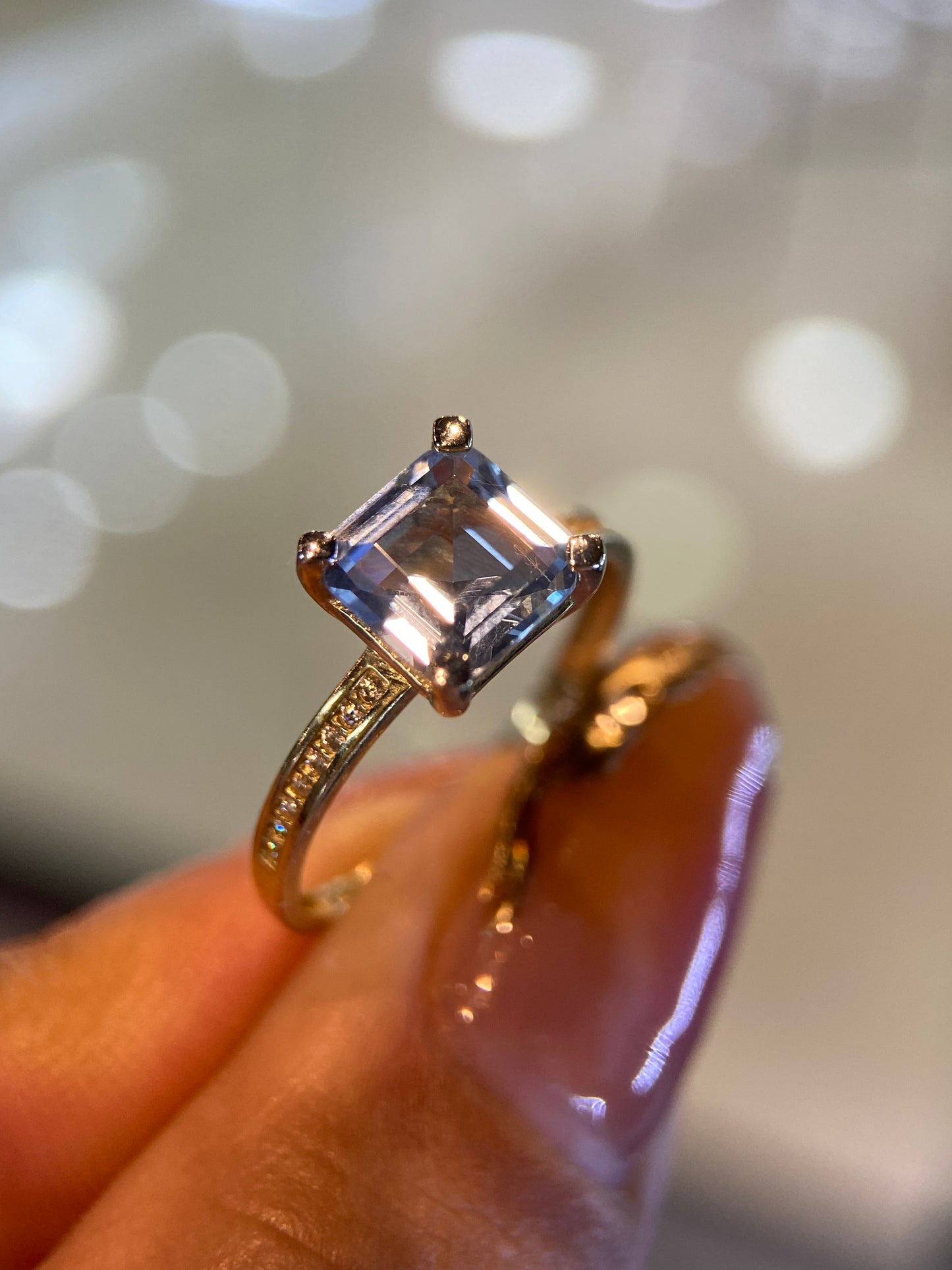 Anillo de compromiso en oro