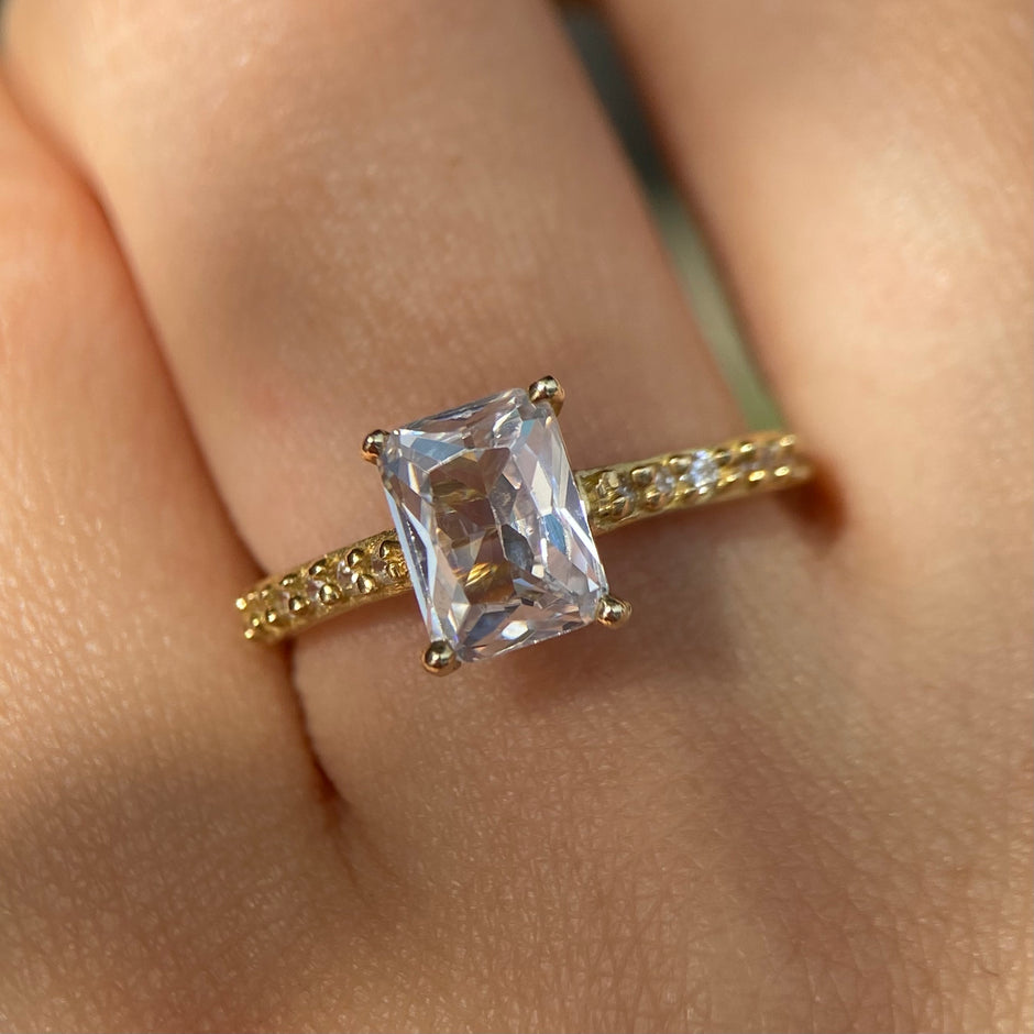 Anillo de compromiso en oro