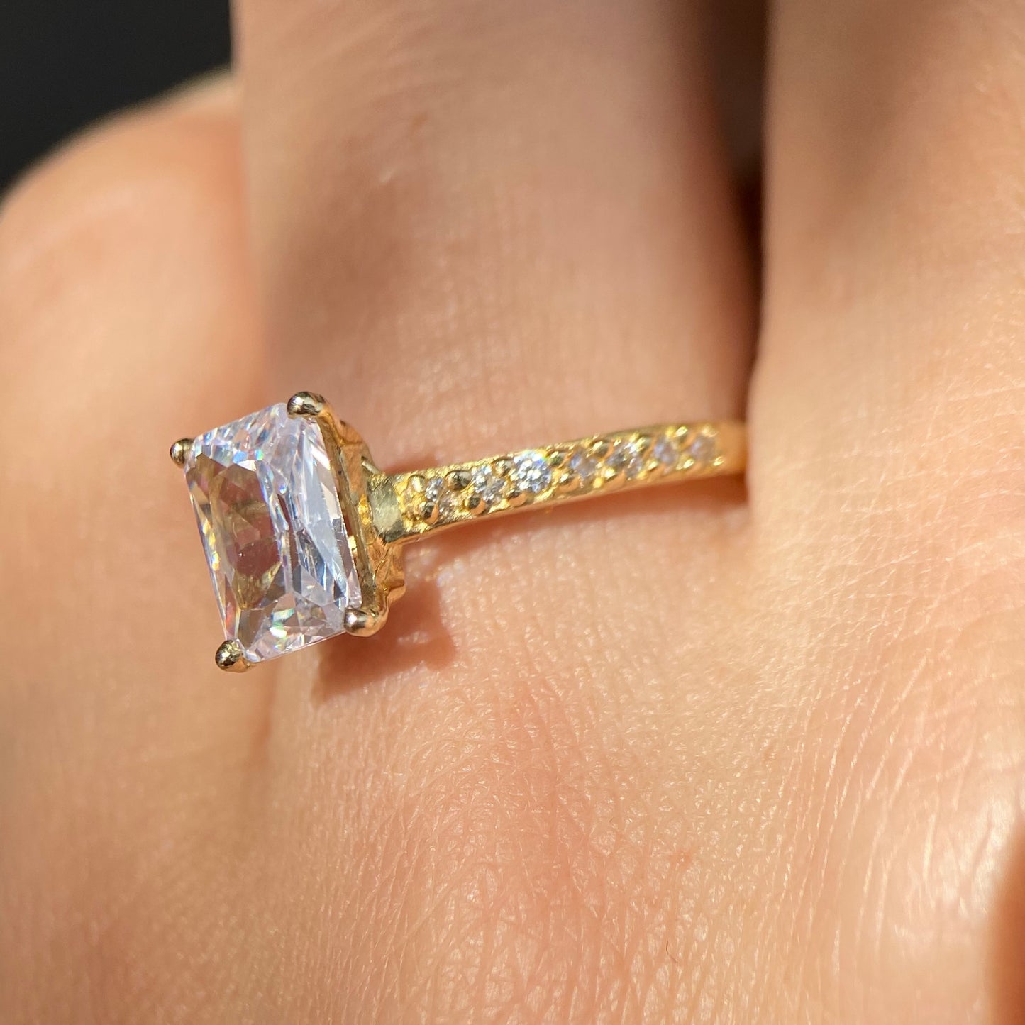 Anillo de compromiso en oro