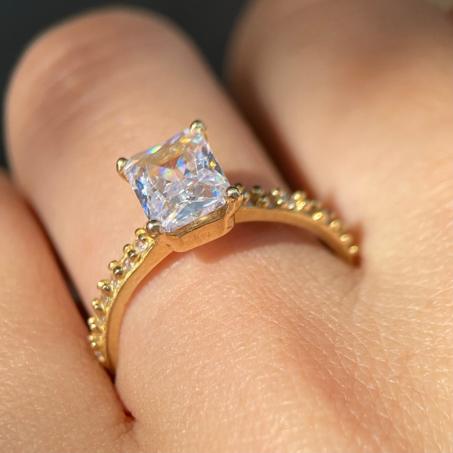 Anillo de compromiso en oro