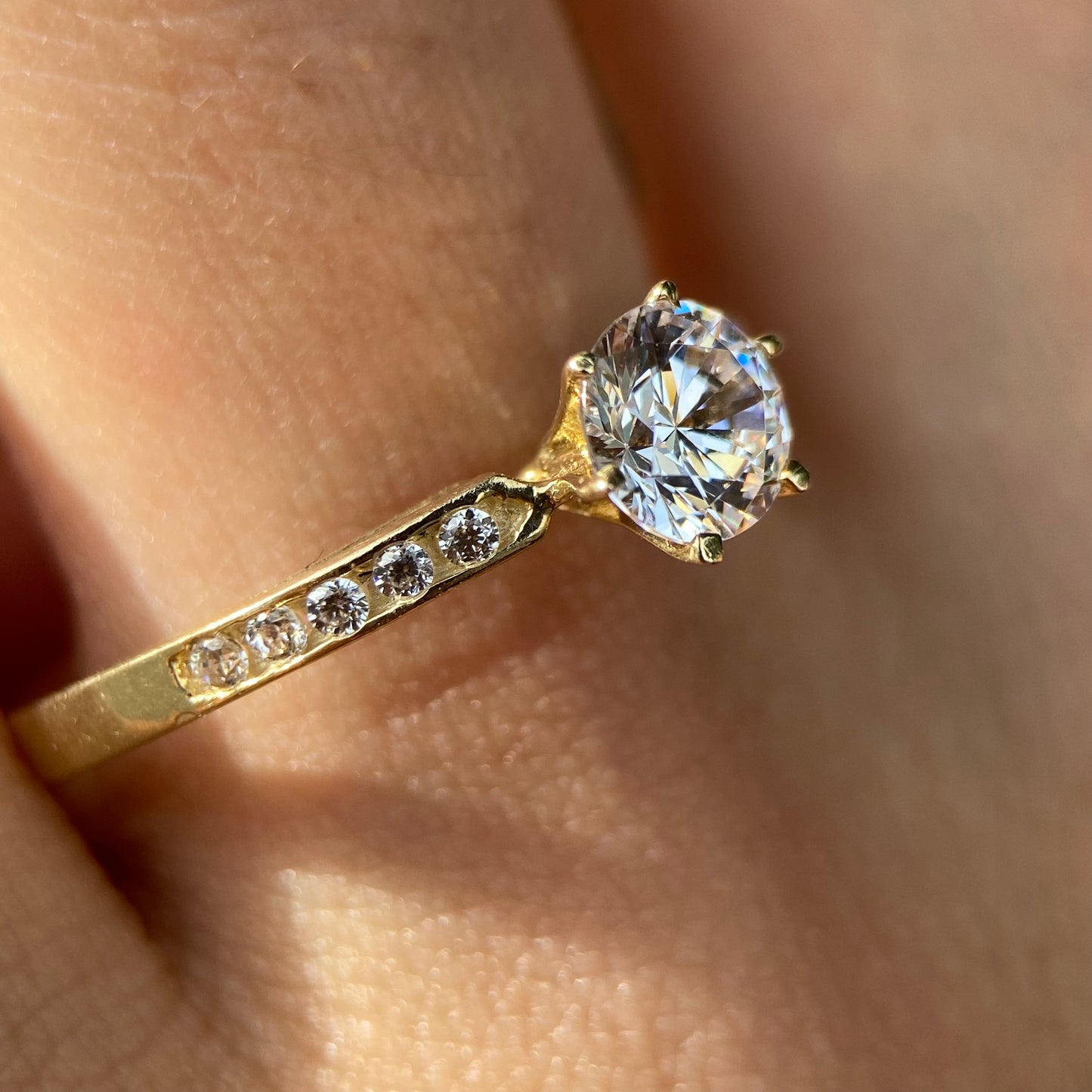 Anillo de compromiso en oro
