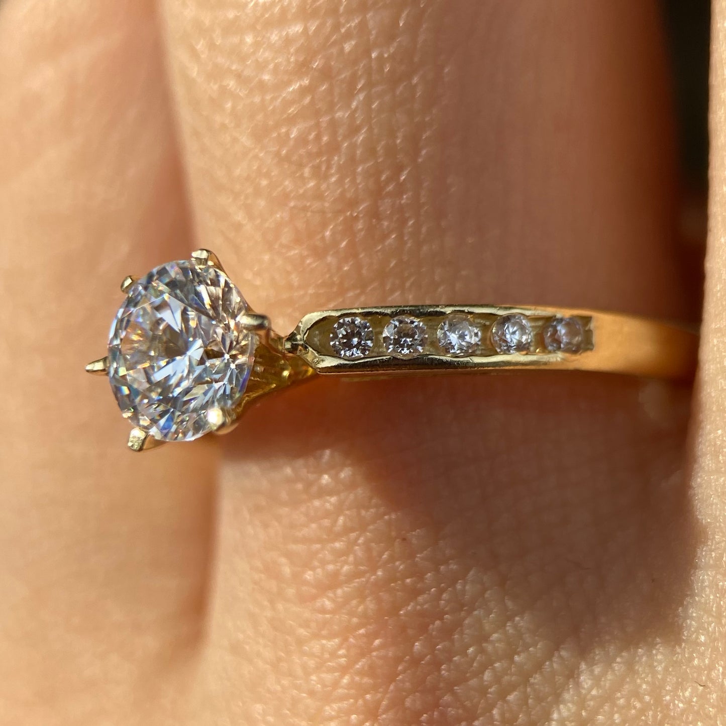 Anillo de compromiso en oro