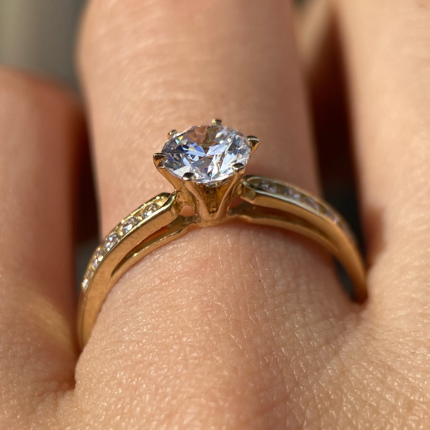 Anillo de compromiso en oro