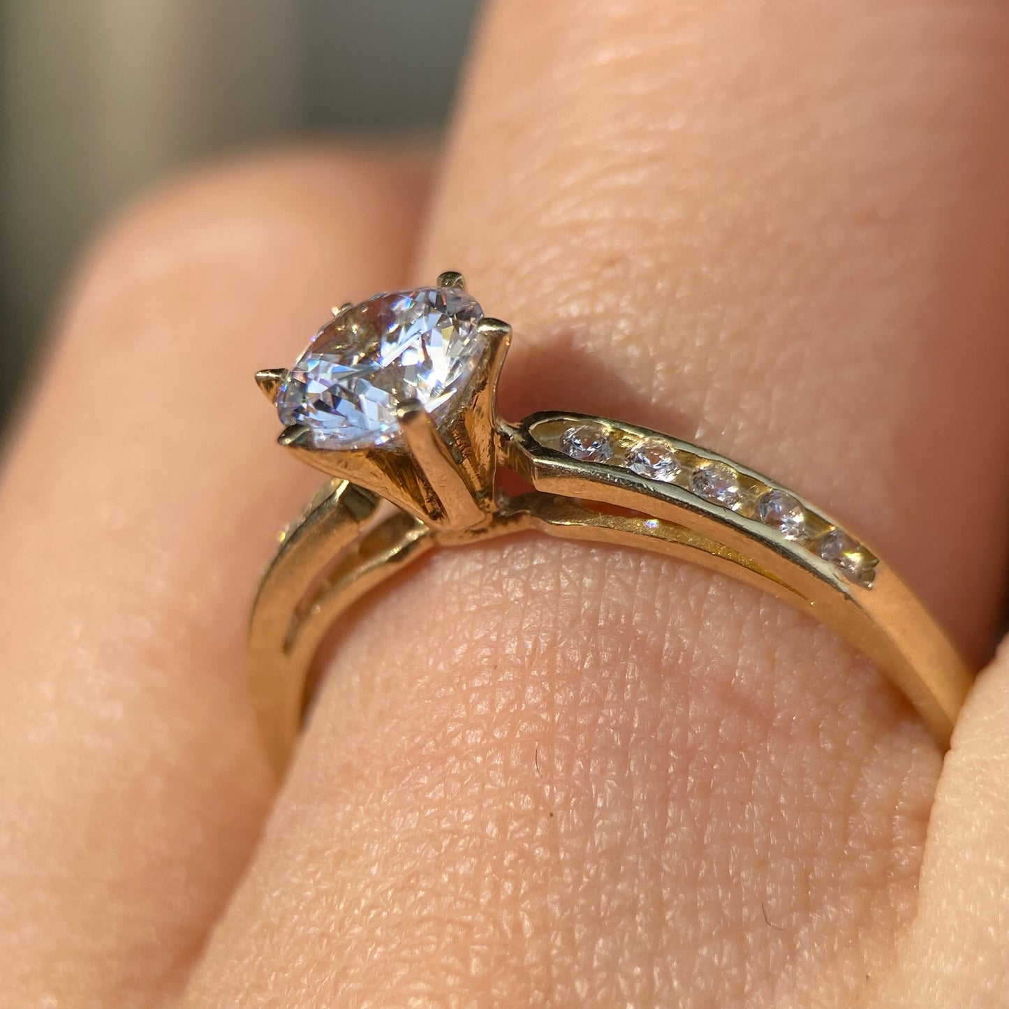 Anillo de compromiso en oro