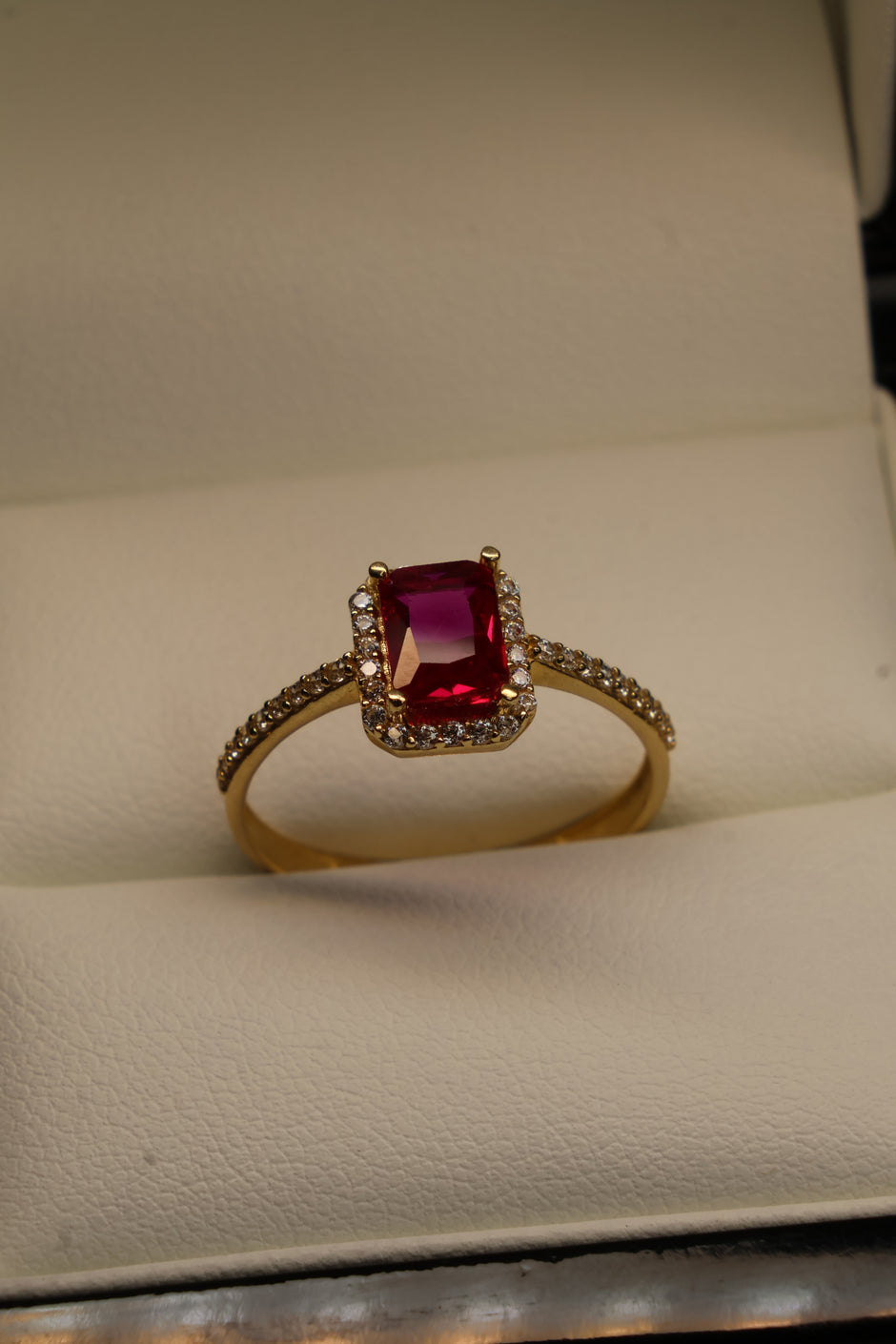 Anillo en Oro Amarillo 10k con Circonia Mod.15953