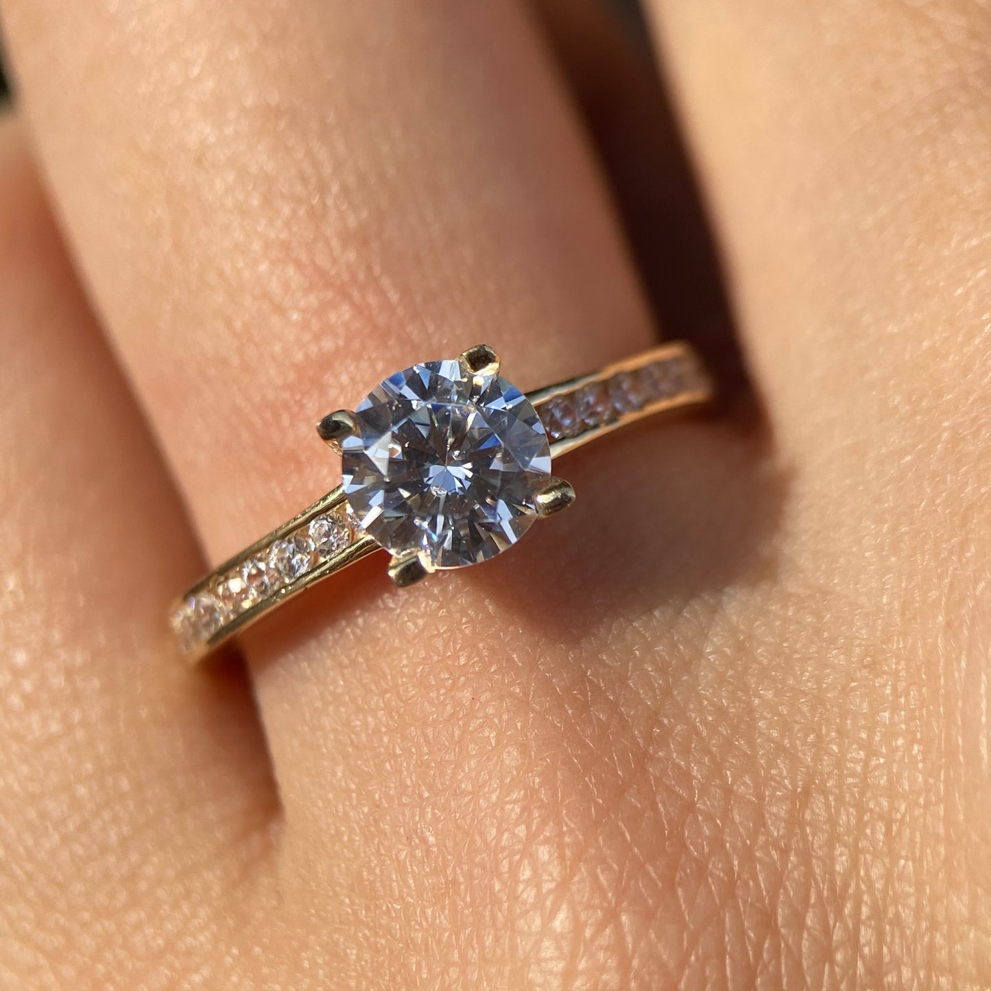 Anillo de compromiso en oro