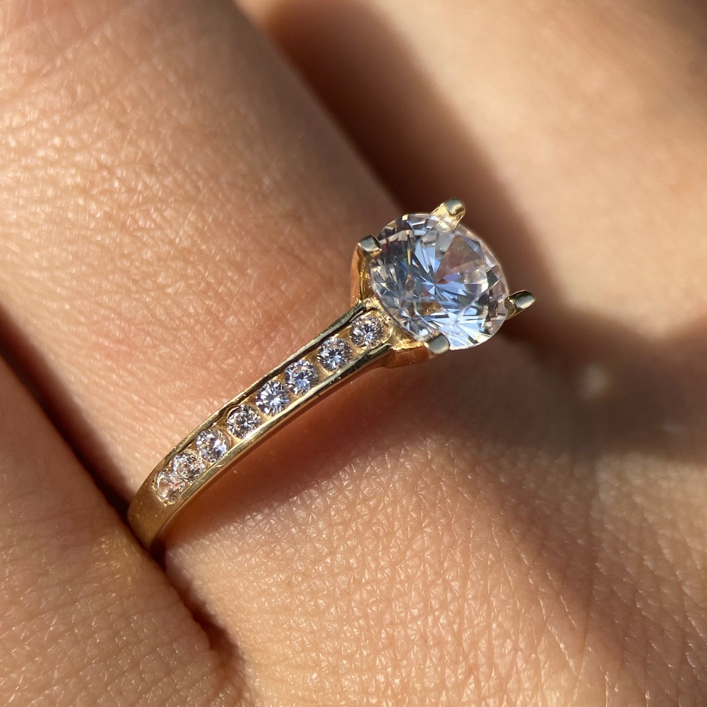 Anillo de compromiso en oro