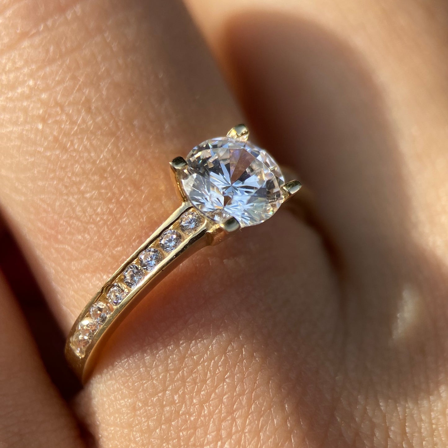 Anillo de compromiso en oro