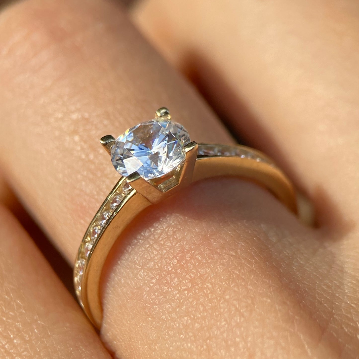 Anillo de compromiso en oro