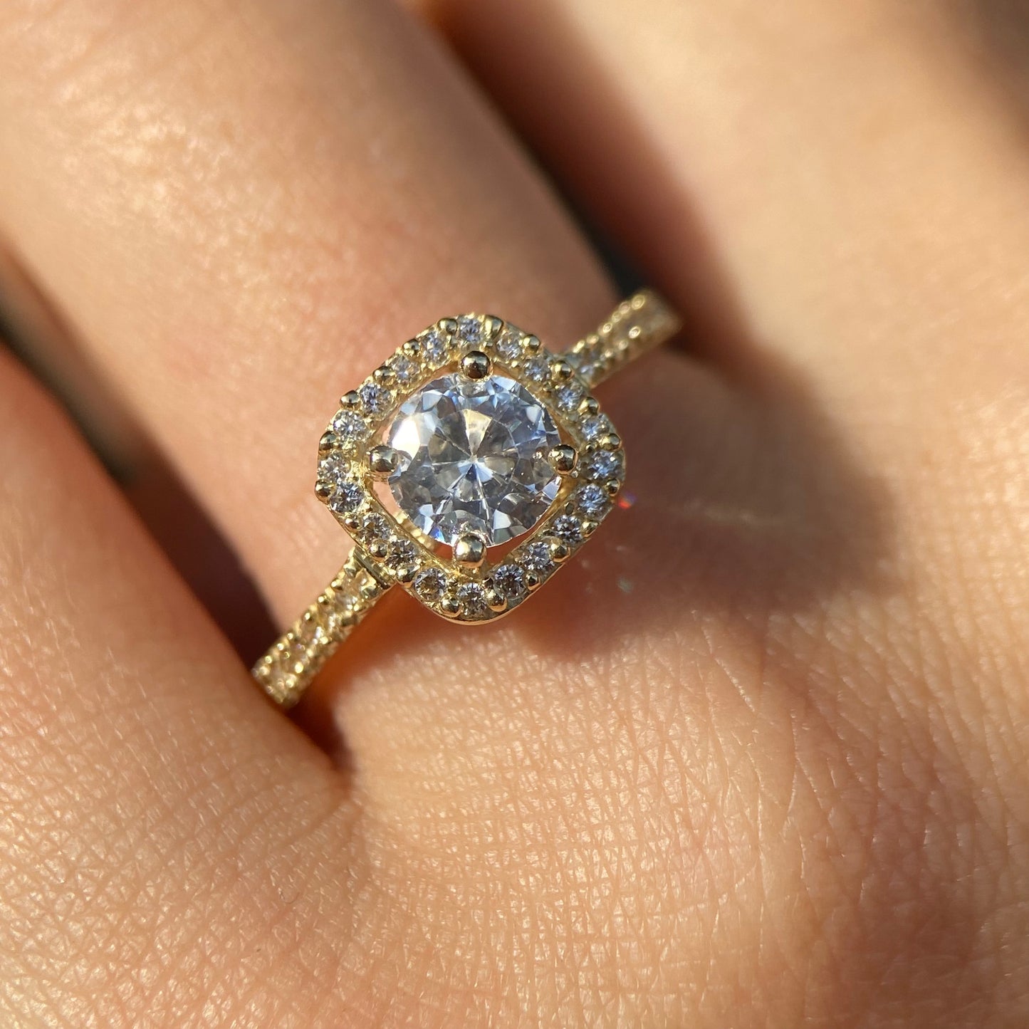 Anillo de compromiso en oro