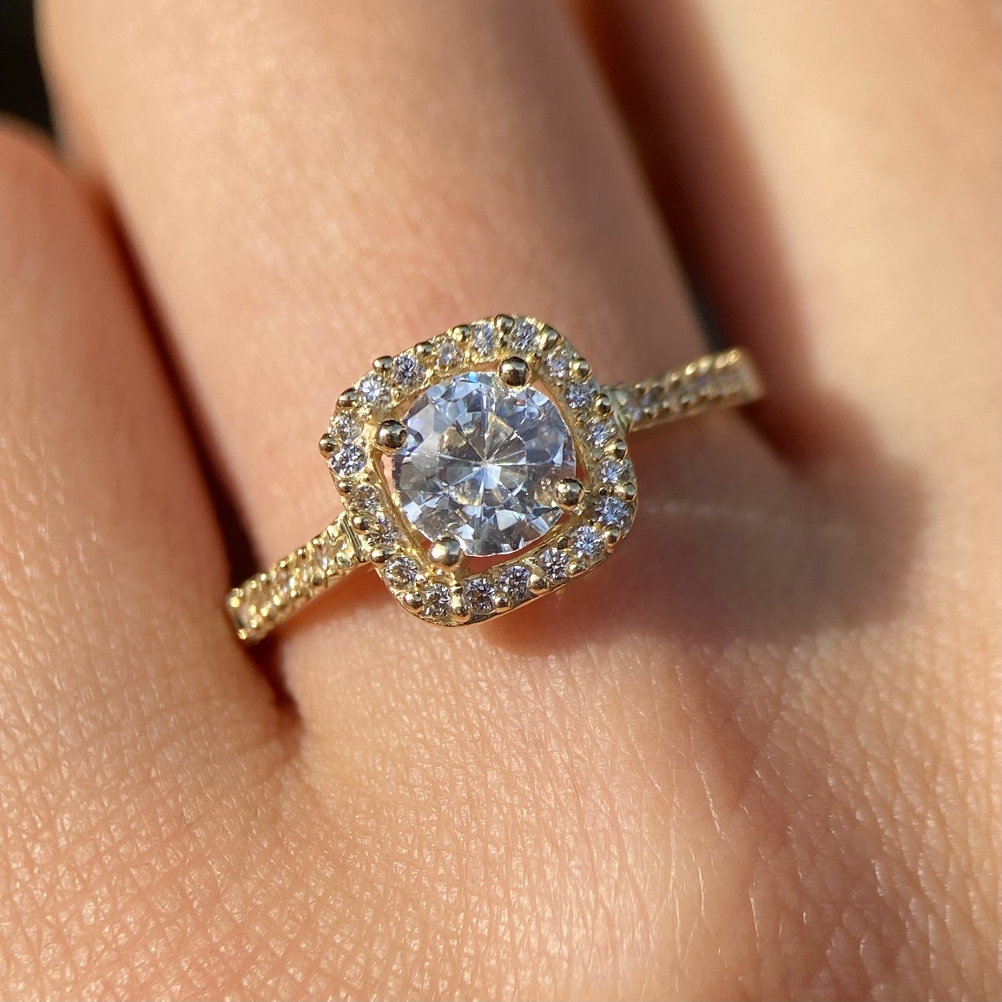 Anillo de compromiso en oro
