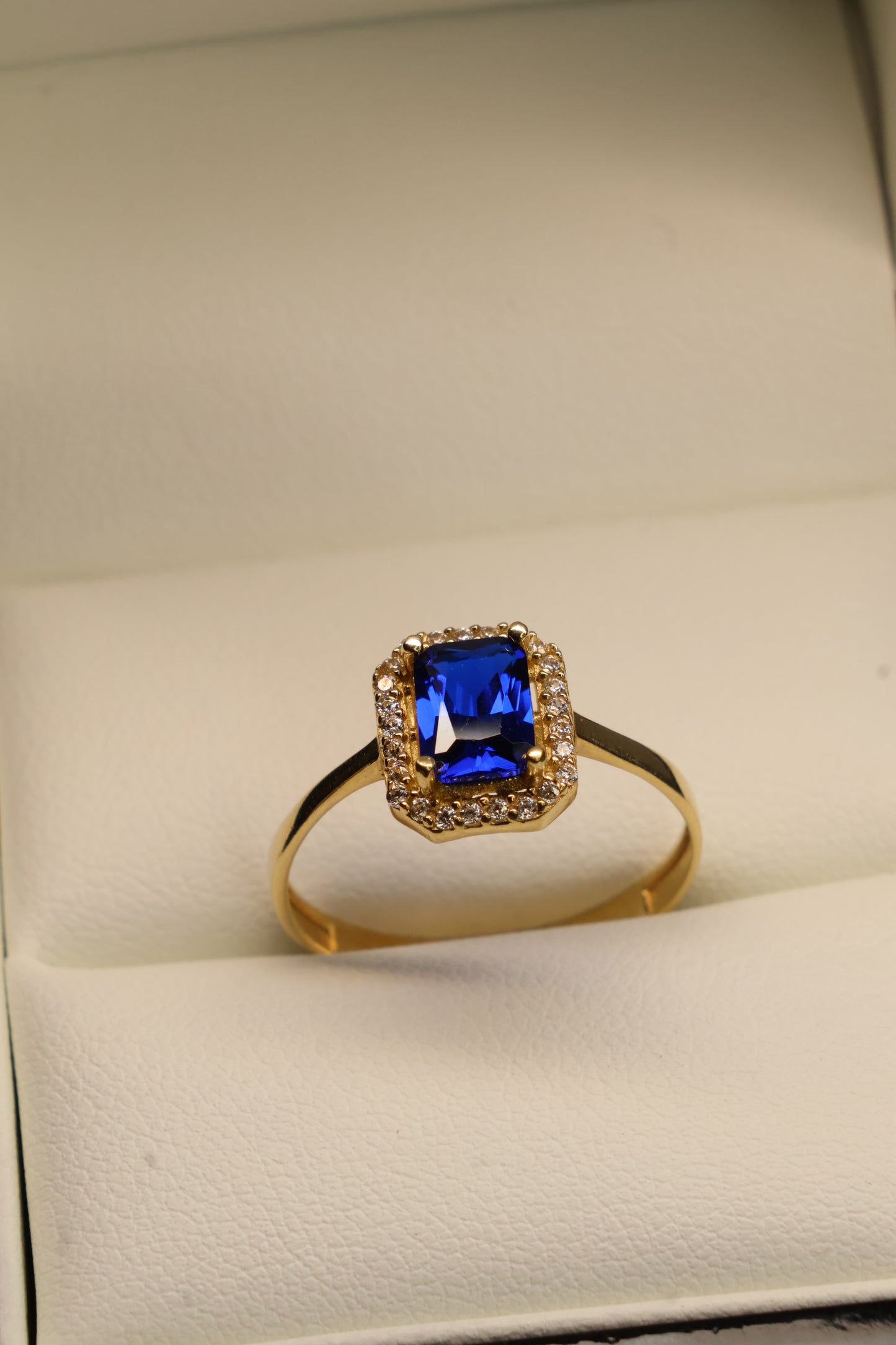 Anillo de compromiso en oro