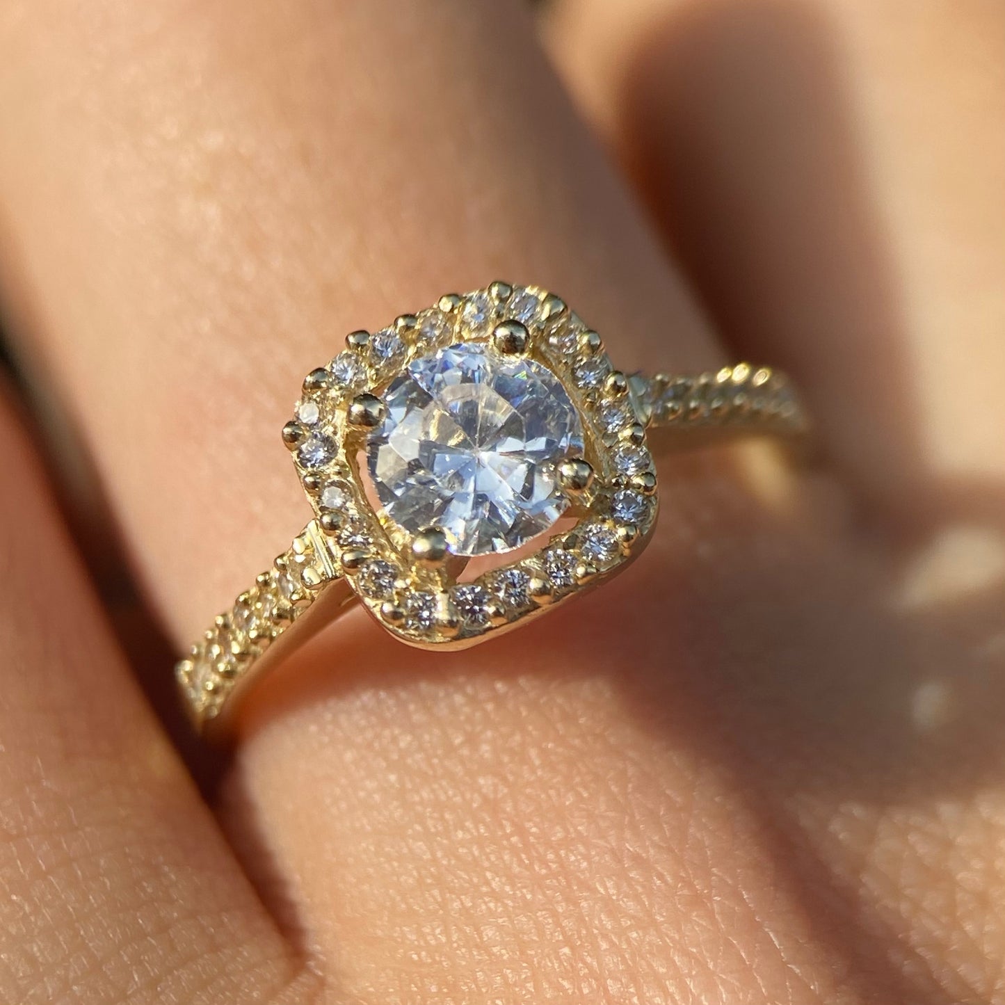 Anillo de compromiso en oro