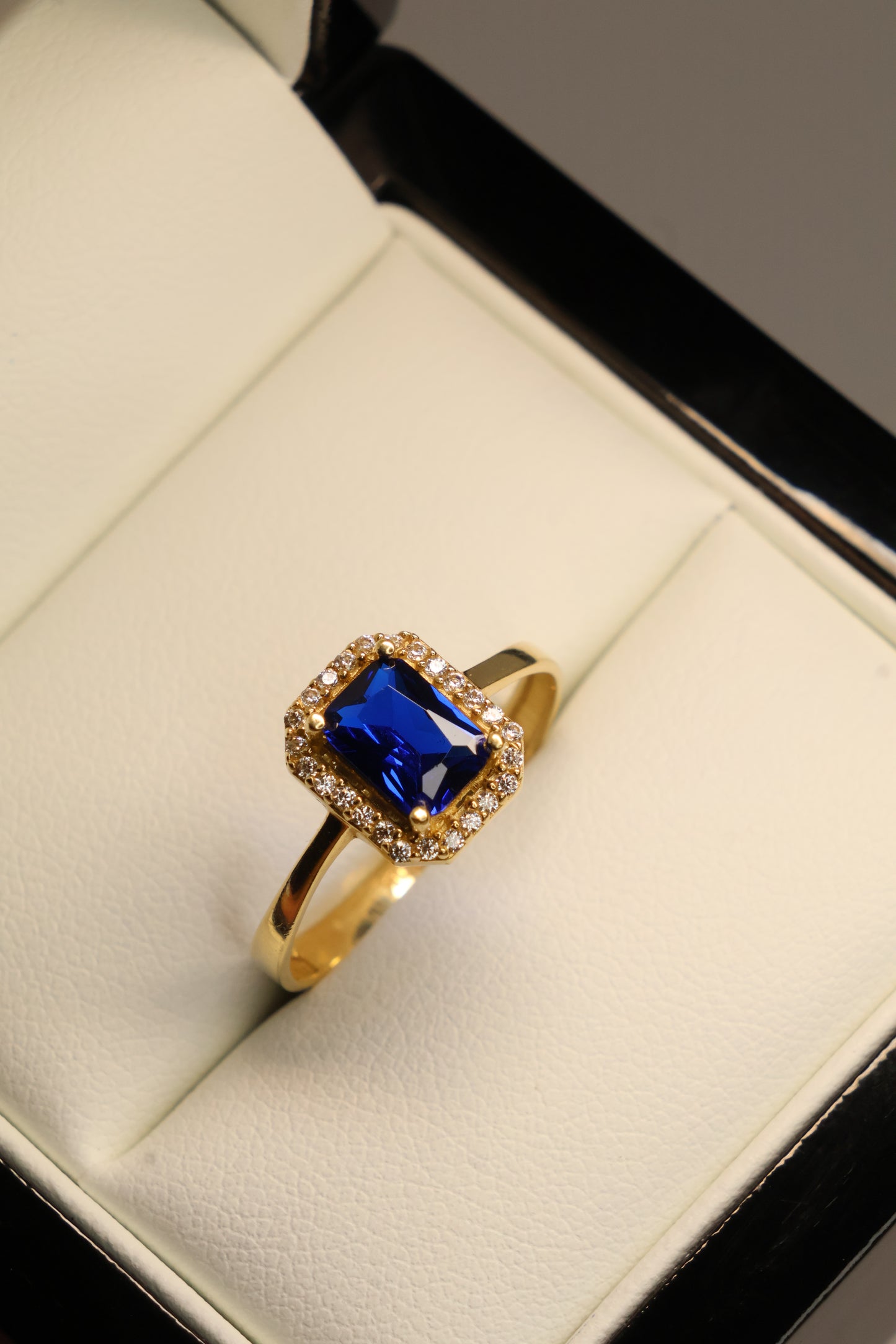 Anillo de compromiso en oro