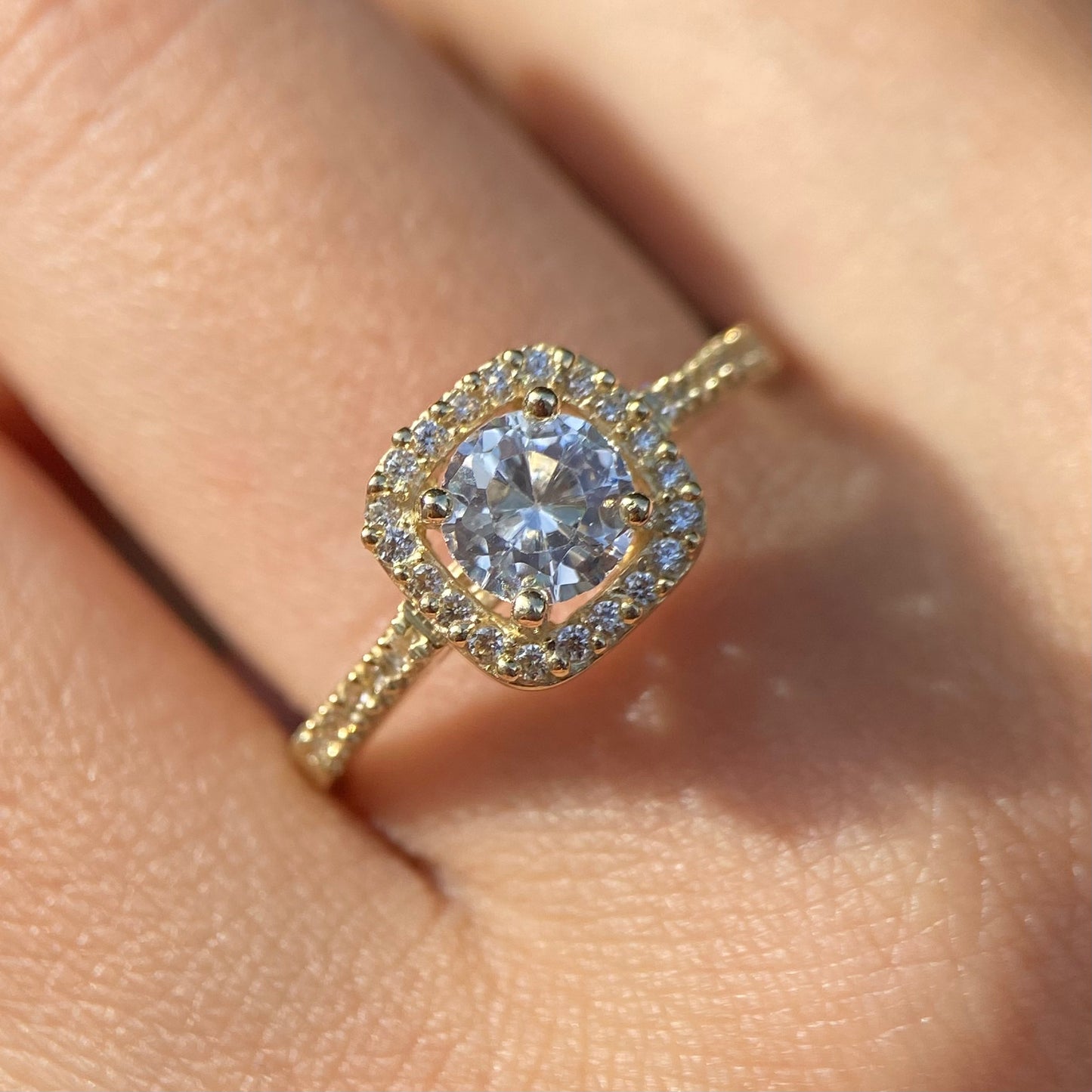 Anillo de compromiso en oro