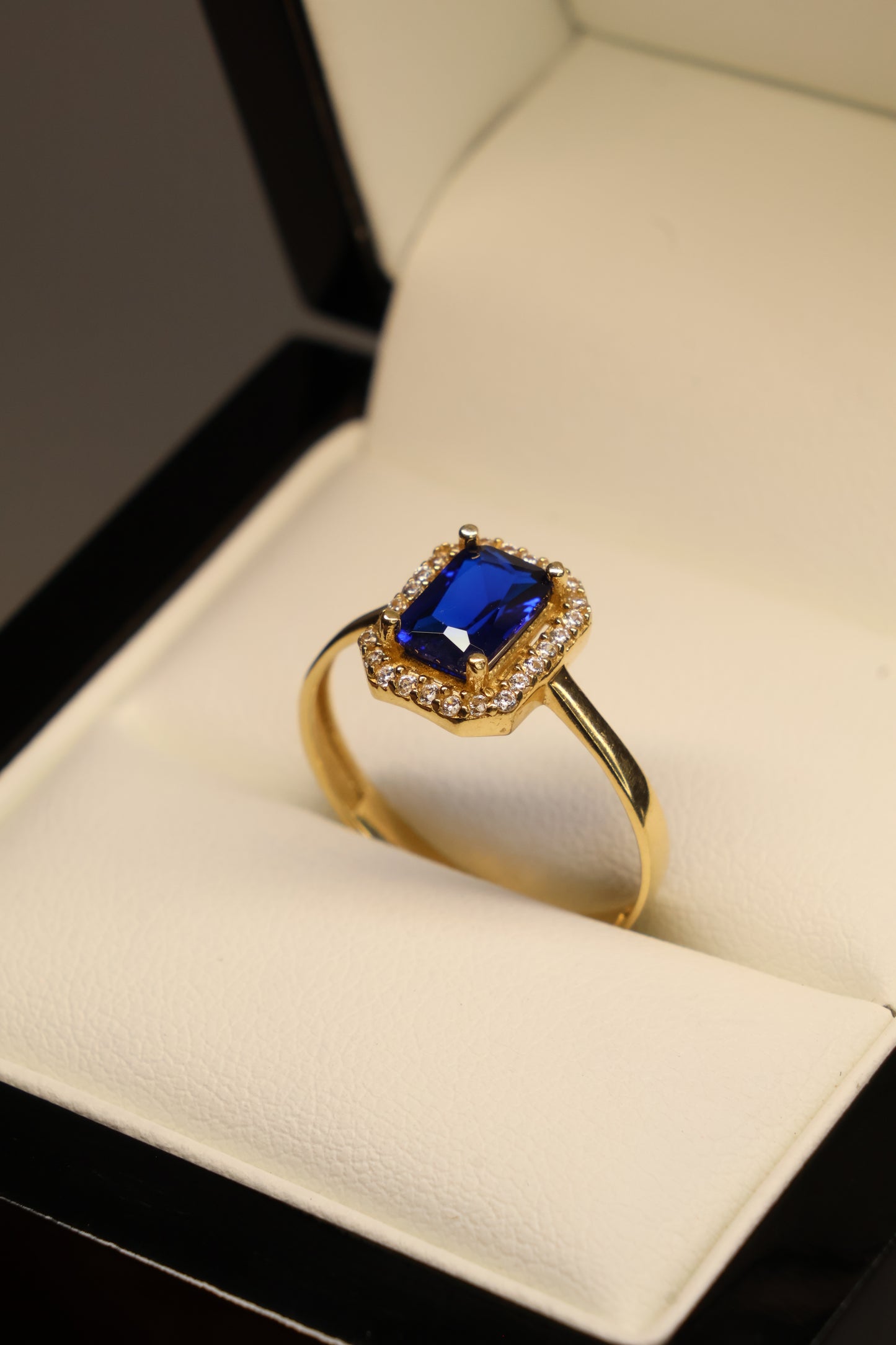 Anillo de compromiso en oro