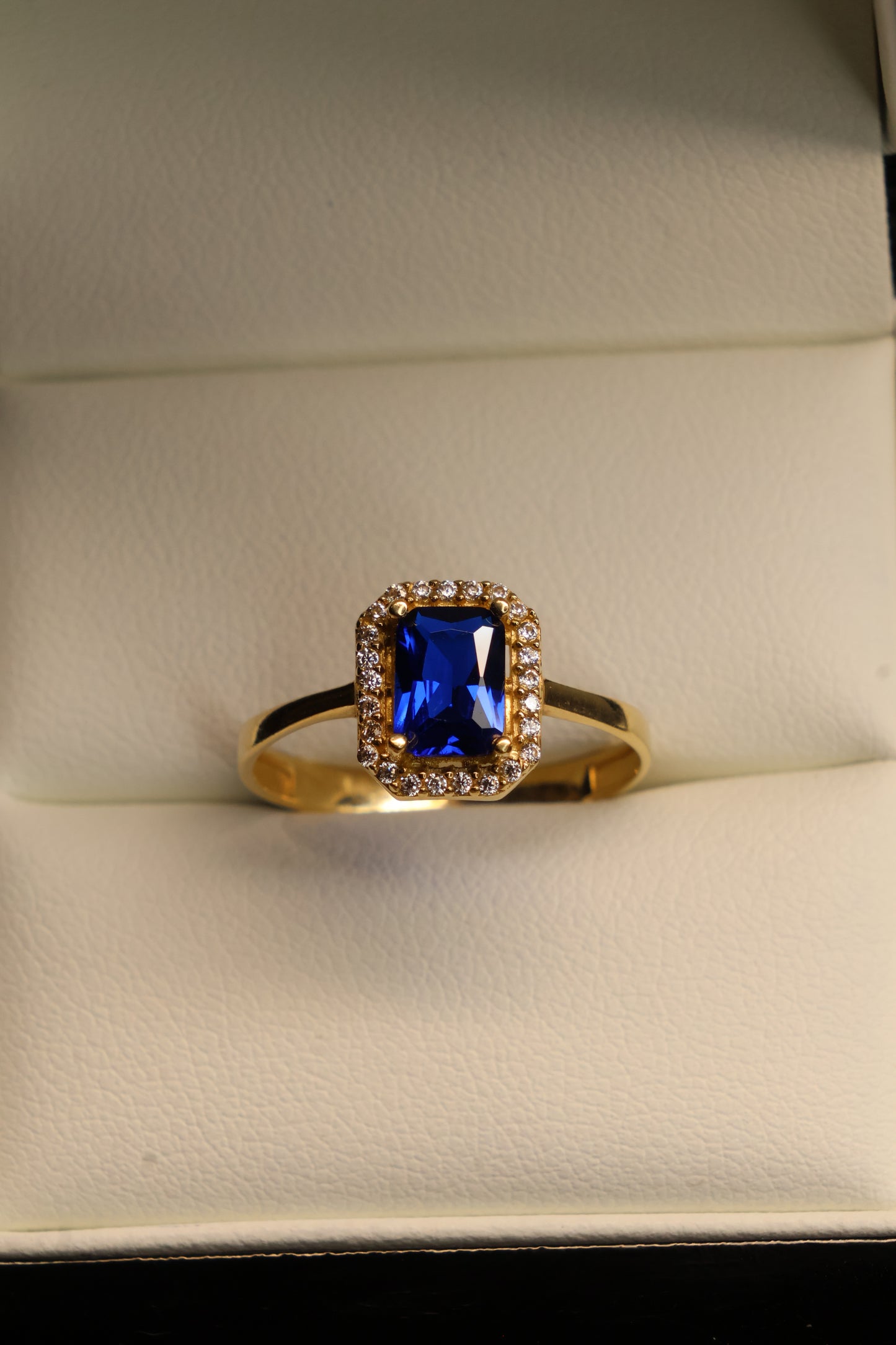 Anillo de compromiso en oro