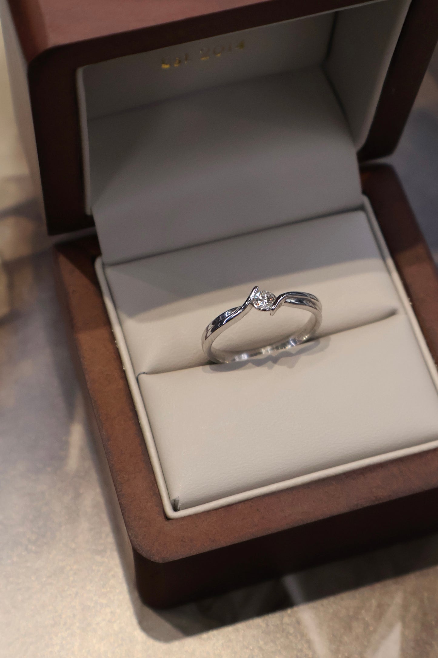 Anillo en Oro Blanco de 14k con Diamante Natural .11cts  Mod: OF1741