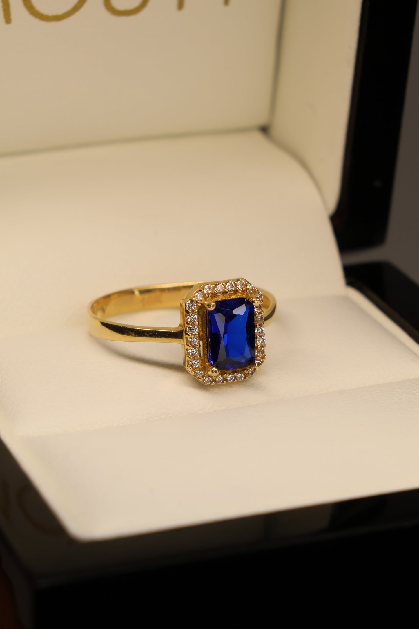Anillo de compromiso en oro