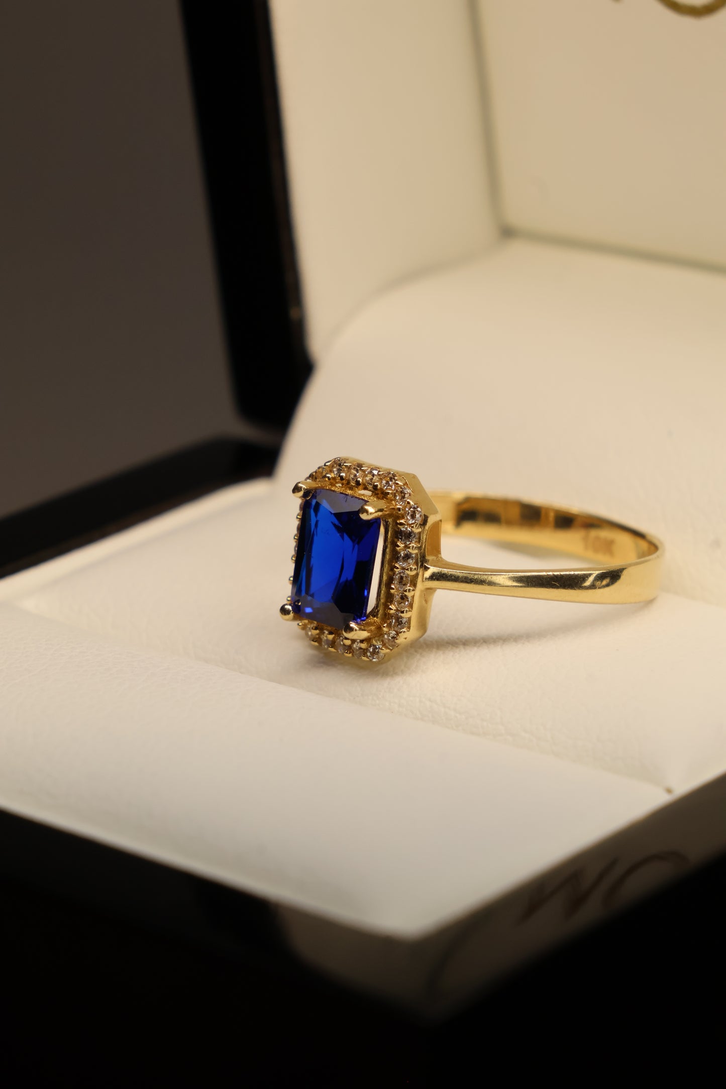 Anillo de compromiso en oro