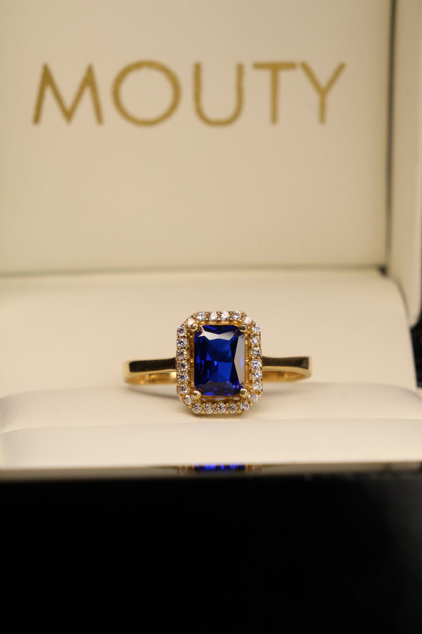 Anillo de compromiso en oro