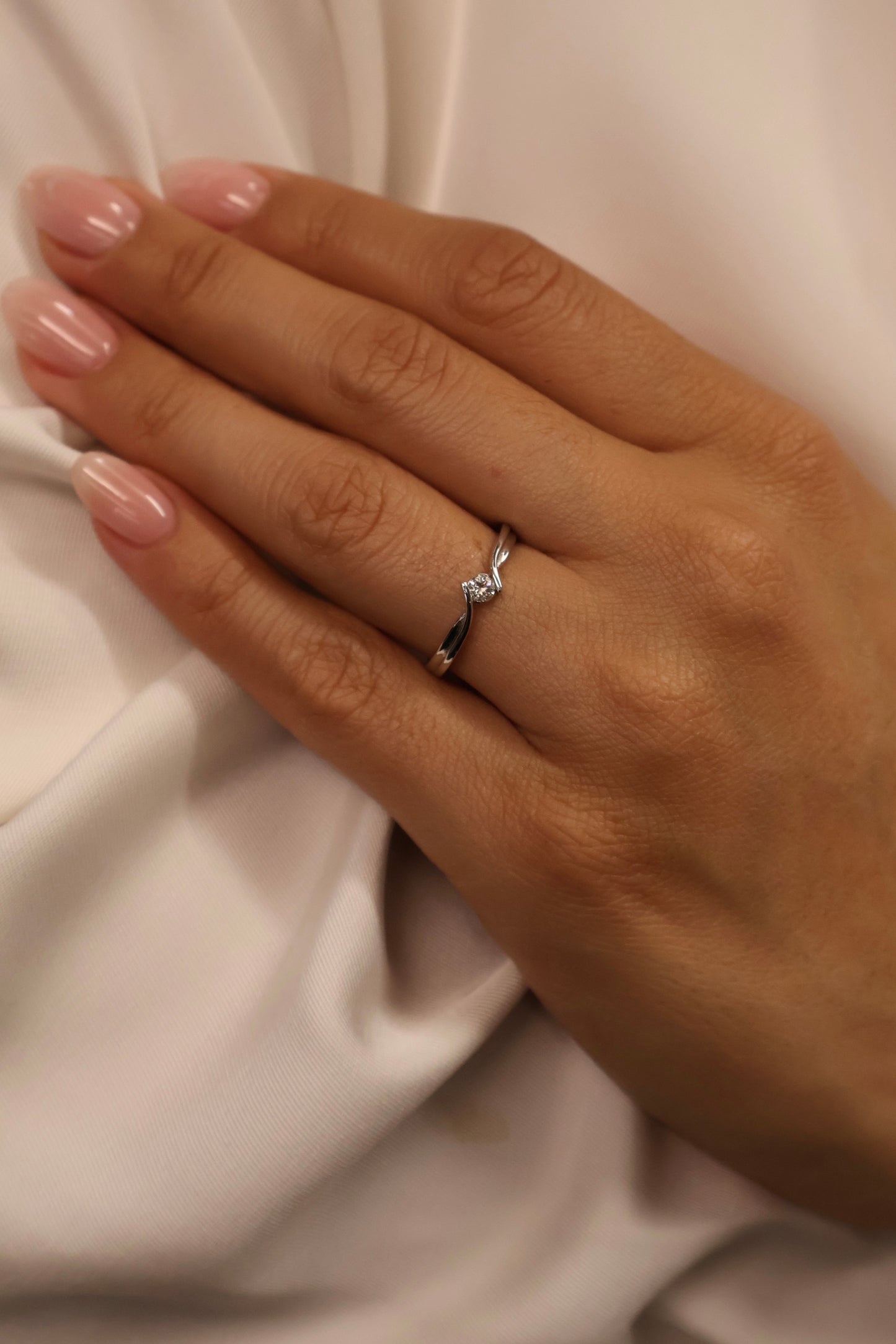 Anillo en Oro Blanco de 14k con Diamante Natural .11cts  Mod: OF1741