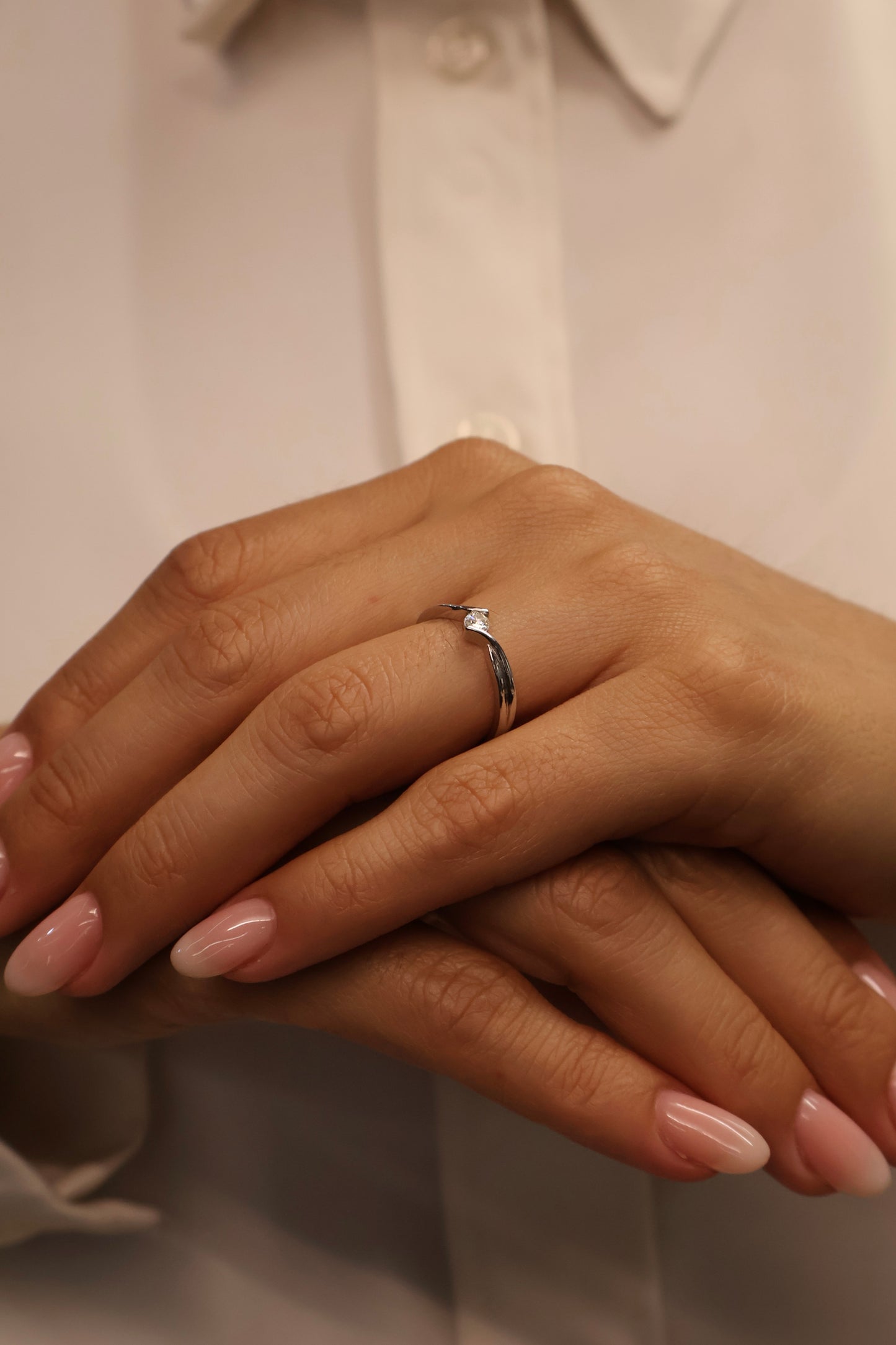 Anillo en Oro Blanco de 14k con Diamante Natural .11cts  Mod: OF1741