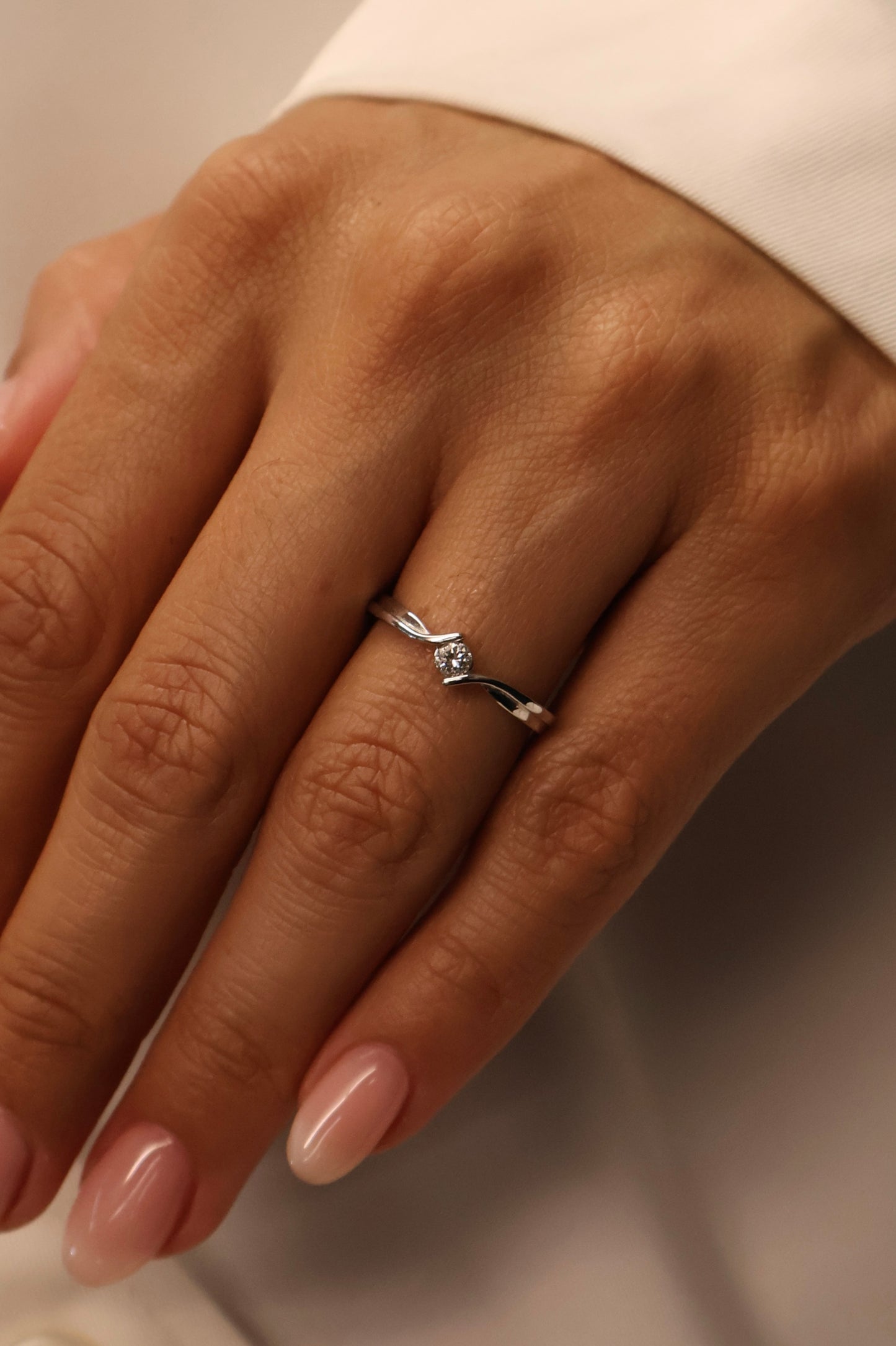 Anillo en Oro Blanco de 14k con Diamante Natural .11cts  Mod: OF1741