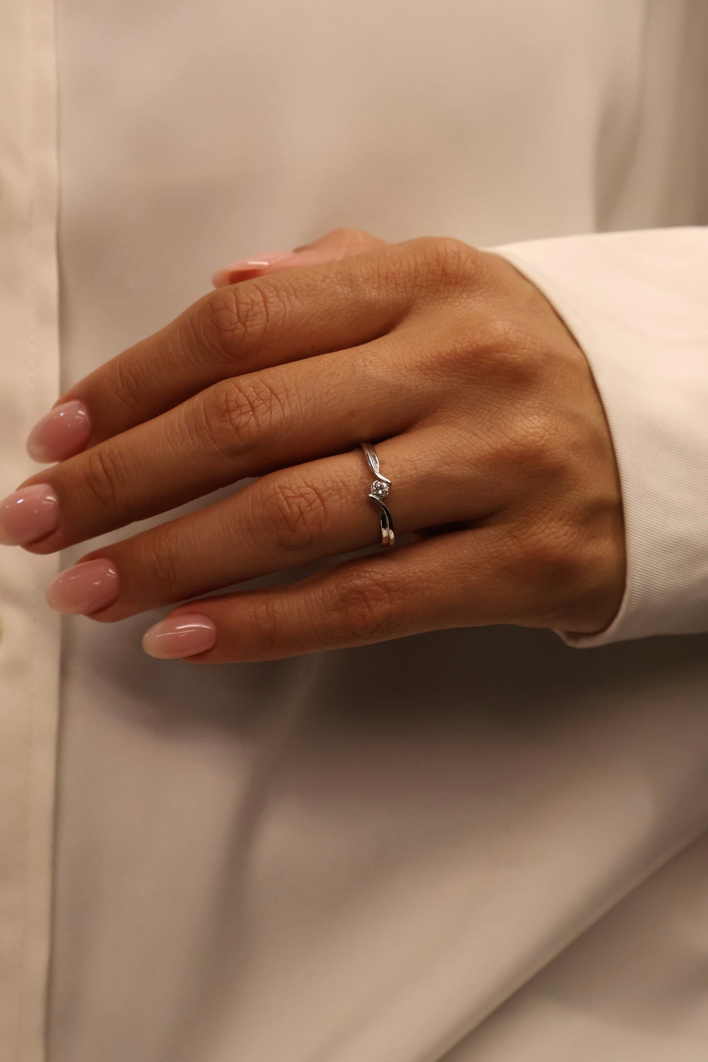 Anillo en Oro Blanco de 14k con Diamante Natural .11cts  Mod: OF1741