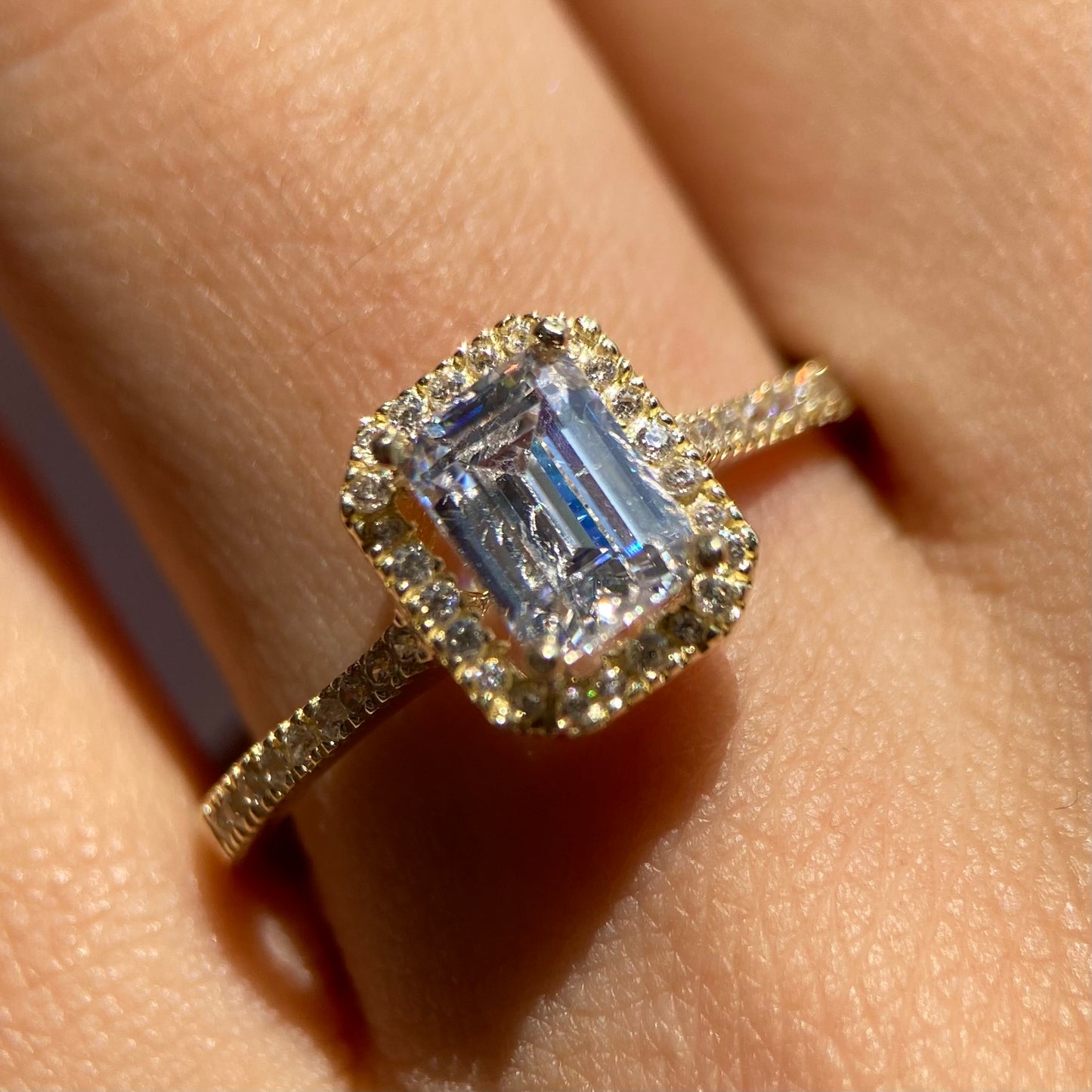 Anillo de compromiso en oro