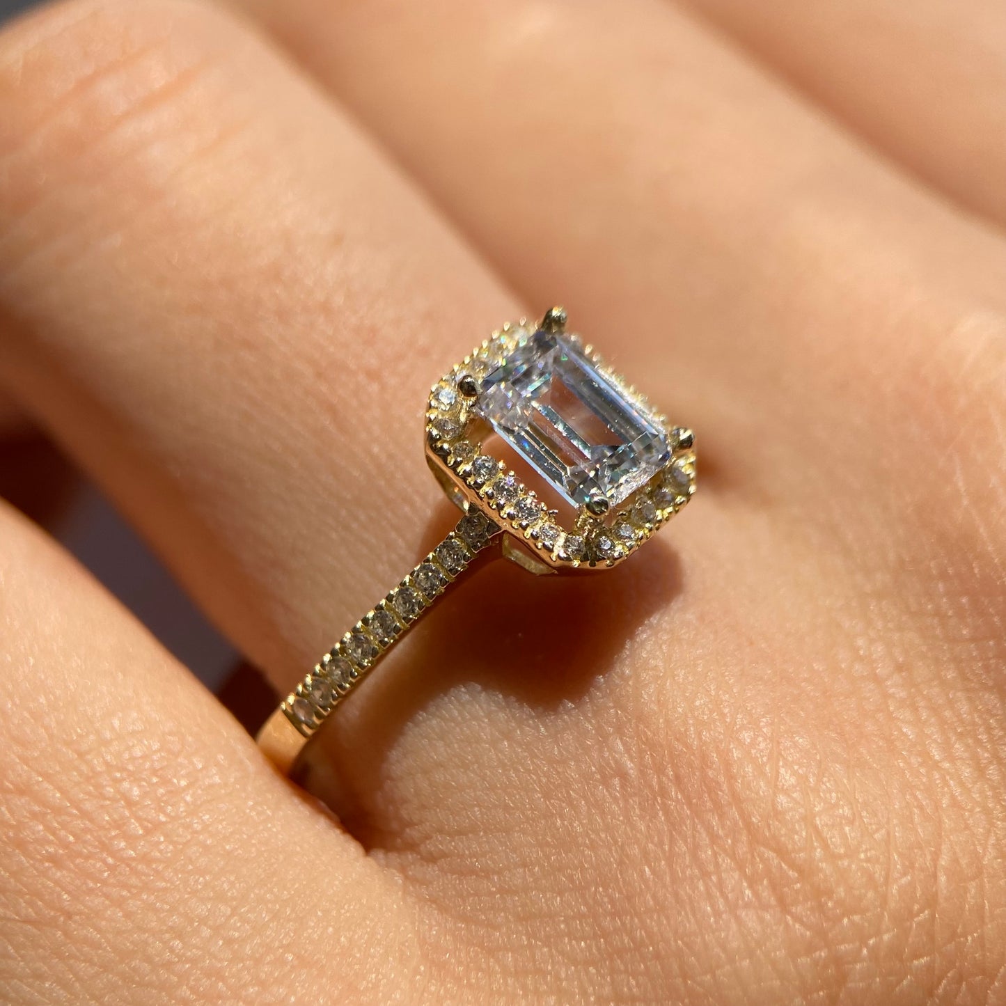 Anillo de compromiso en oro