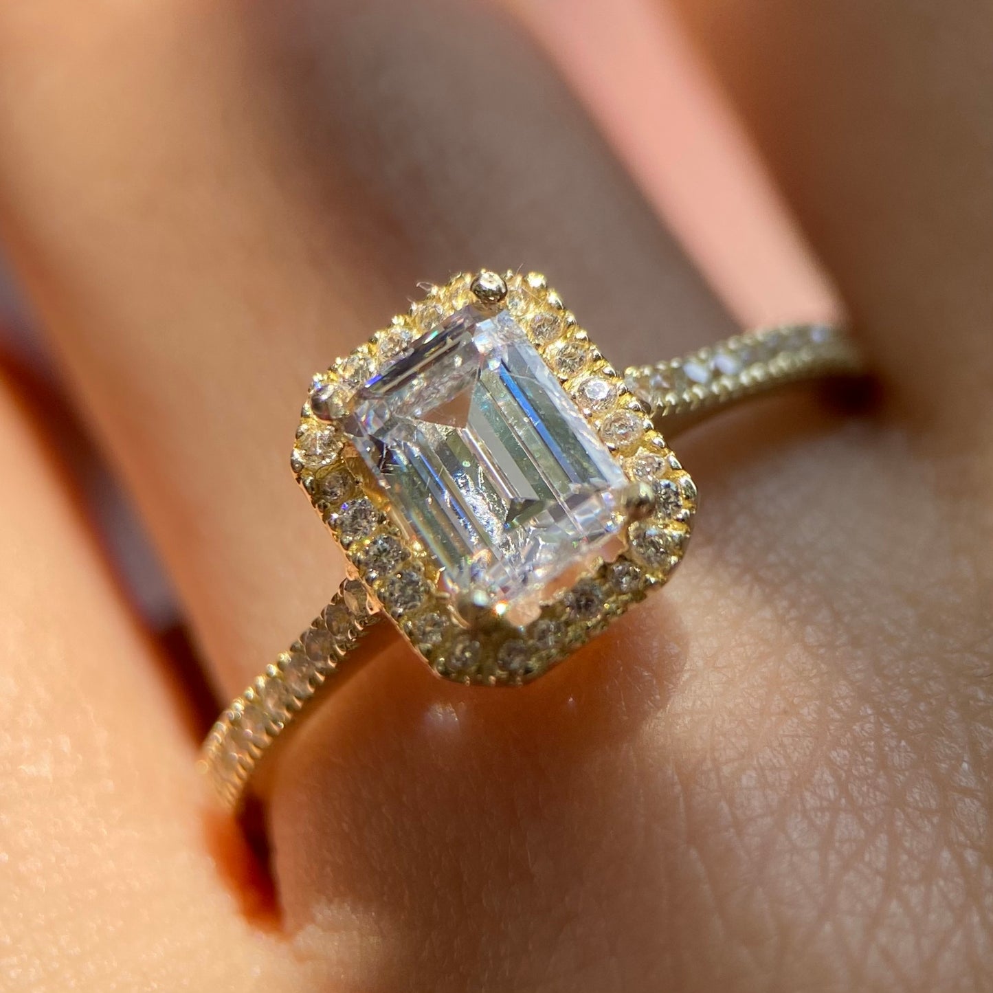 Anillo de compromiso en oro